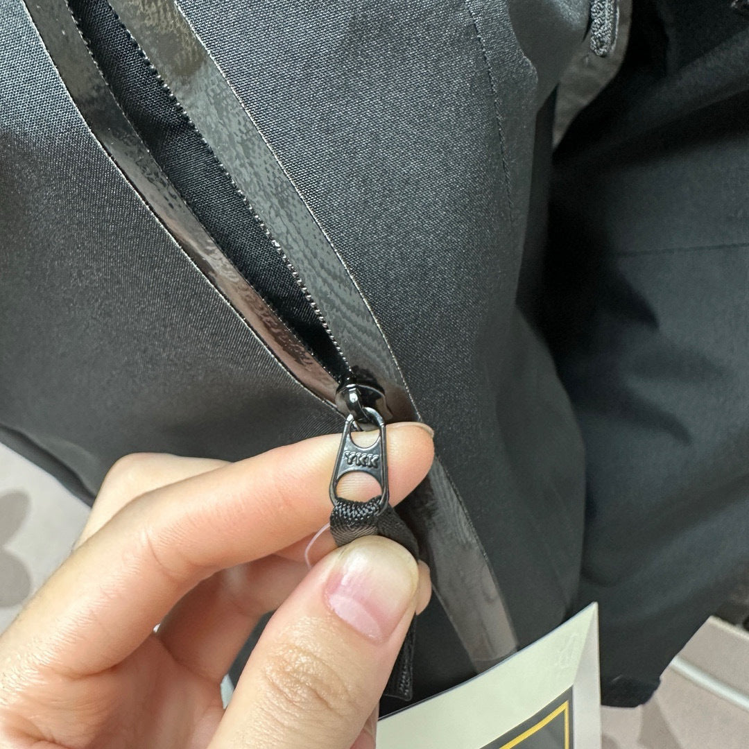CLIMBERS WINDSHELL “Black”