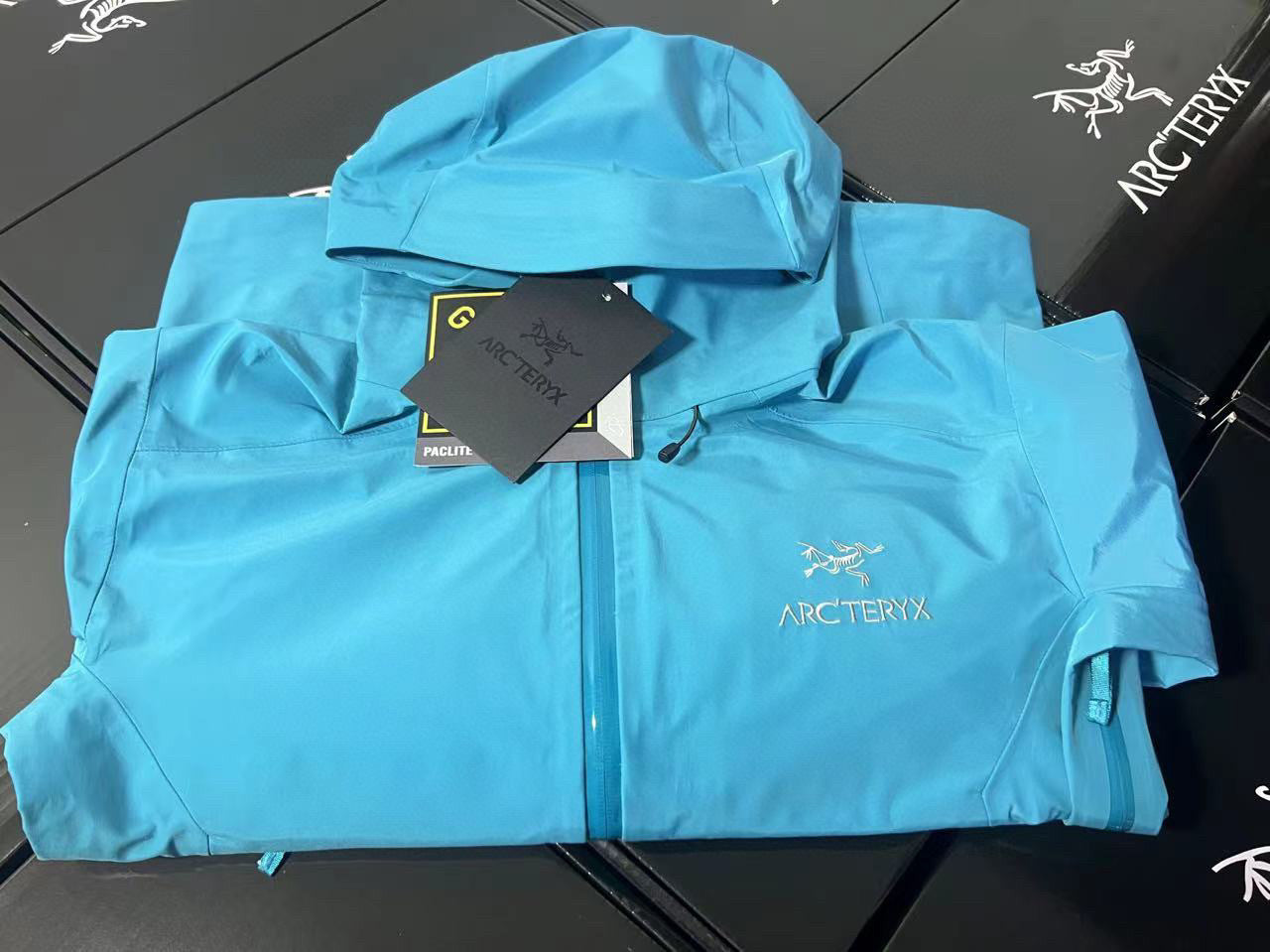 CLIMBERS WINDSHELL “Tetra Blue”