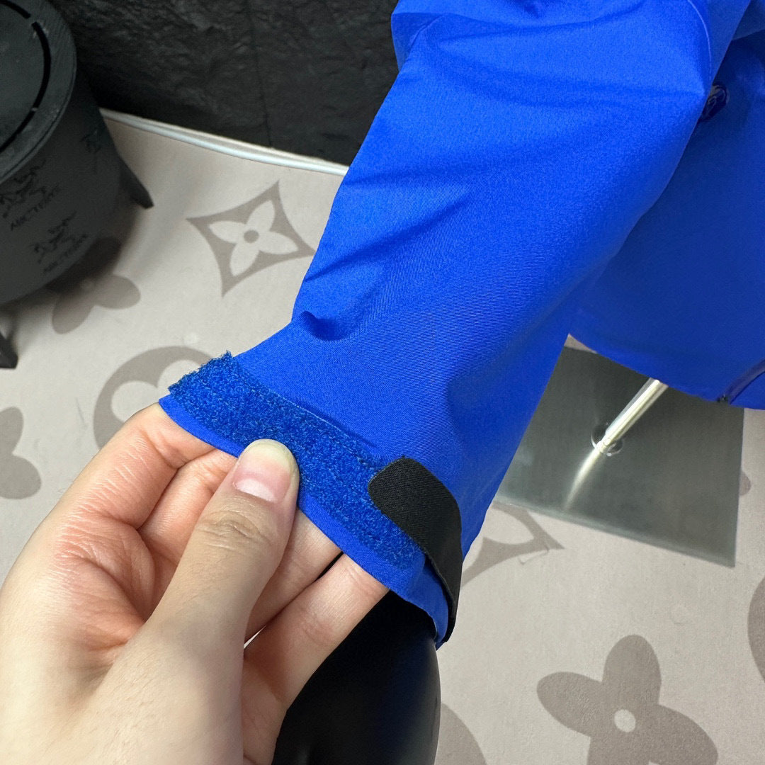 CLIMBERS WINDSHELL “Royal Blue”