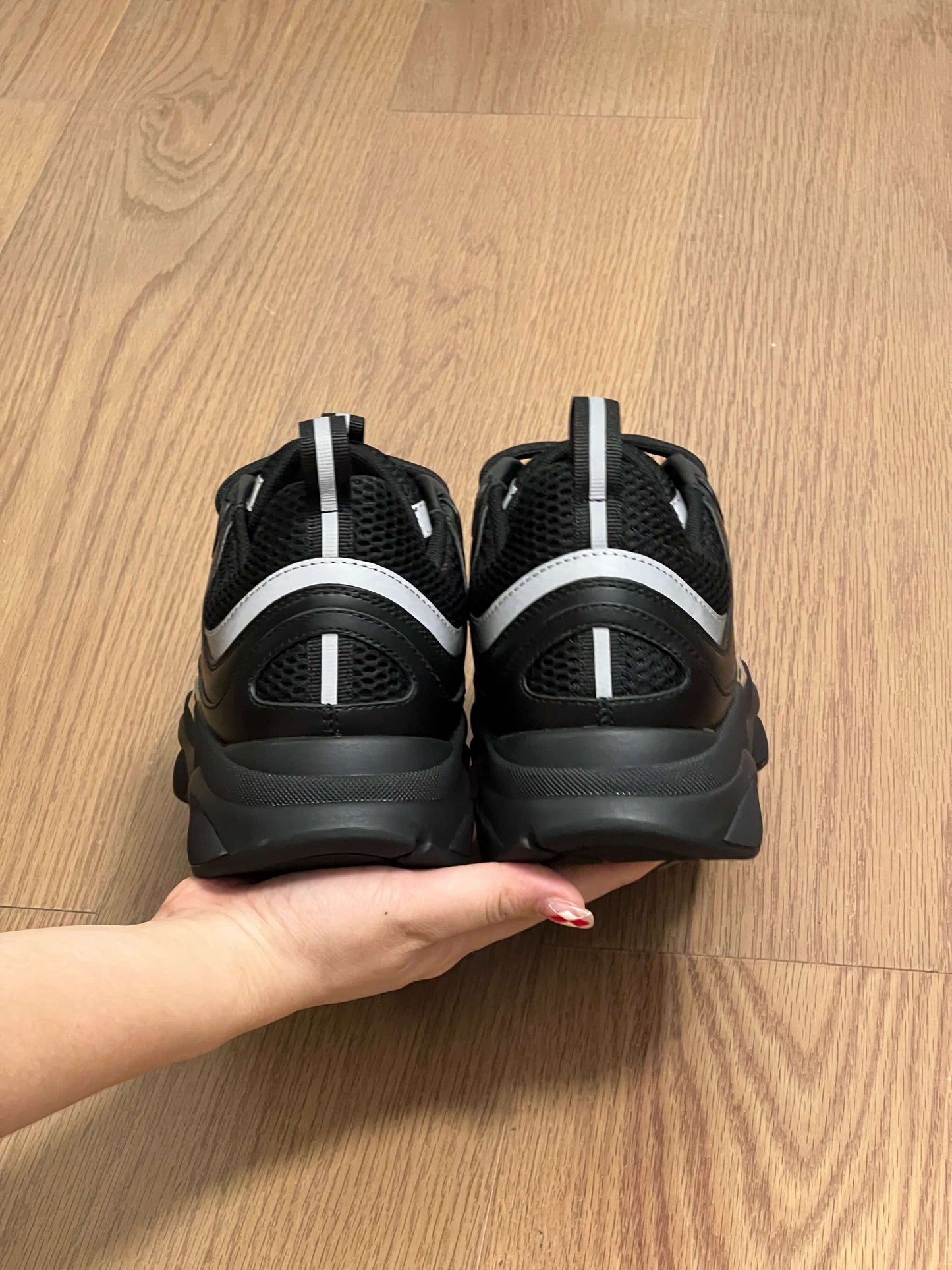 LOW RUNNER B22 “Black”