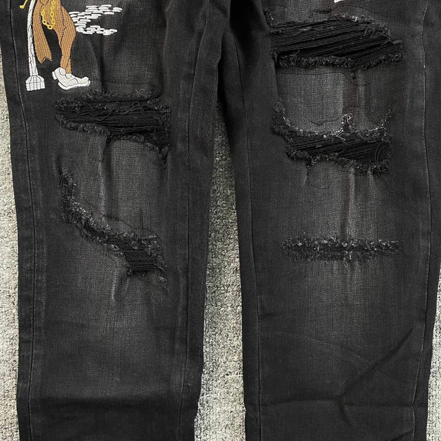 DISTRESSED DENIM “Art Patch Black”