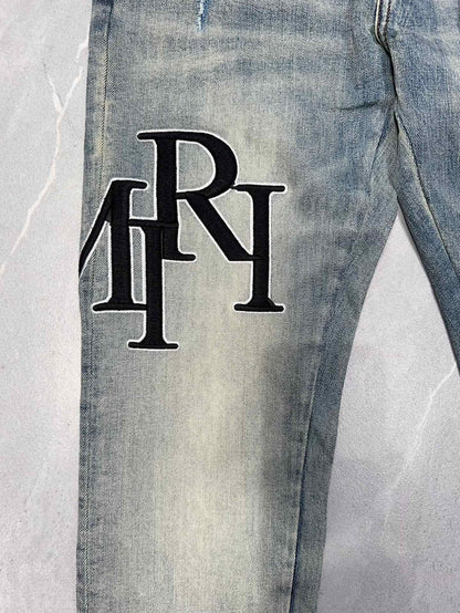 DISTRESSED DENIM “Hanging Distressed Blue”