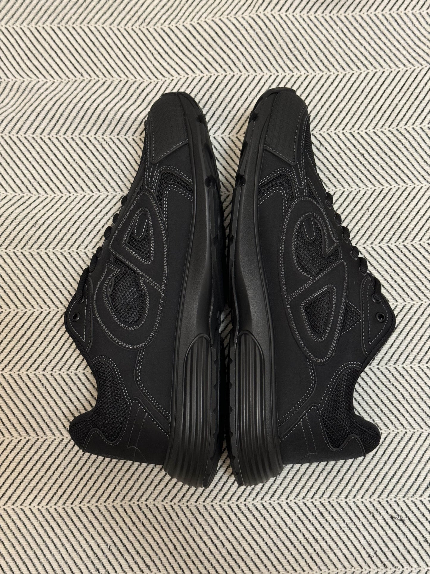 LOW RUNNER B30 “Black”