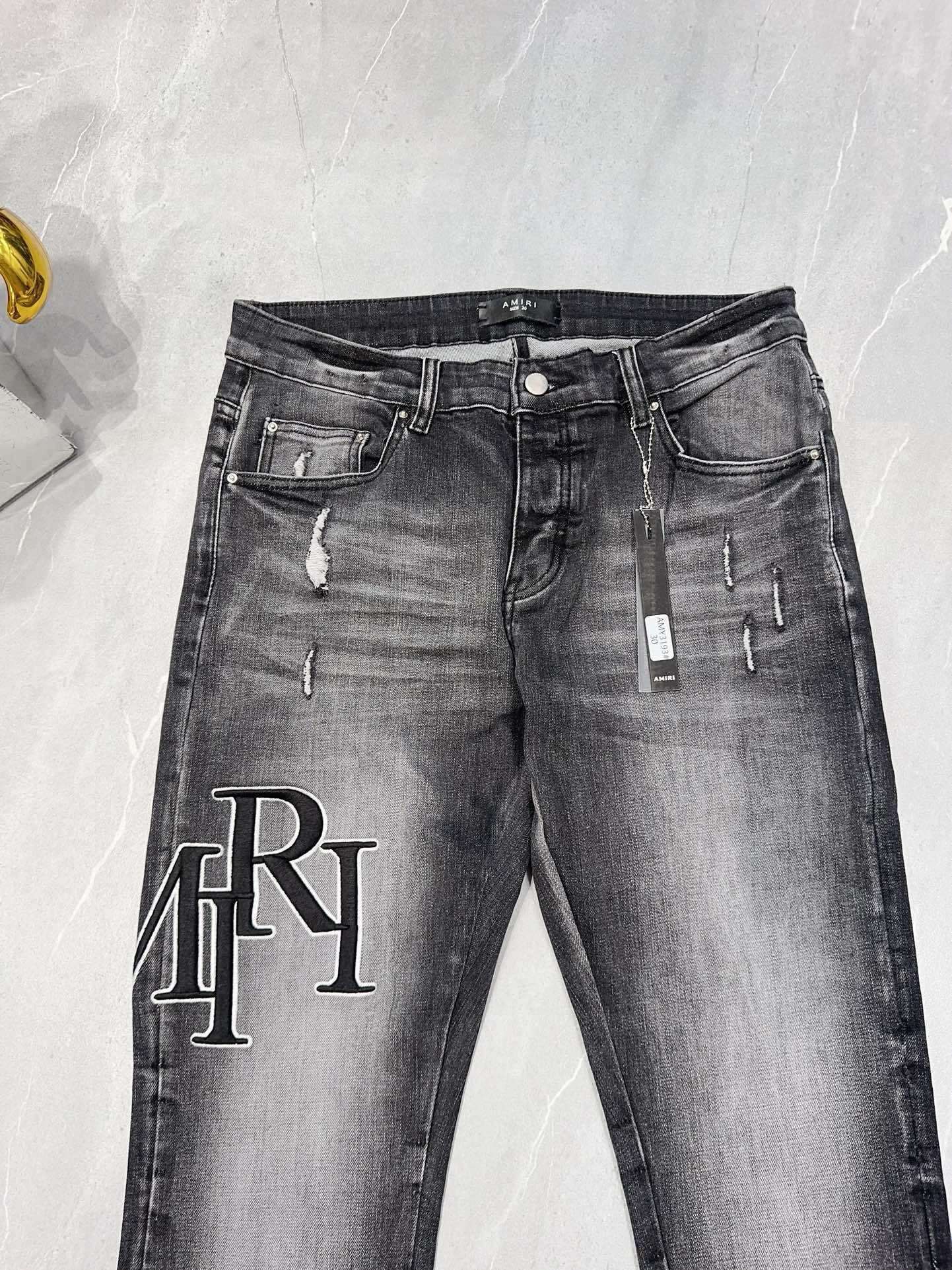 DISTRESSED DENIM “Melody Repair”