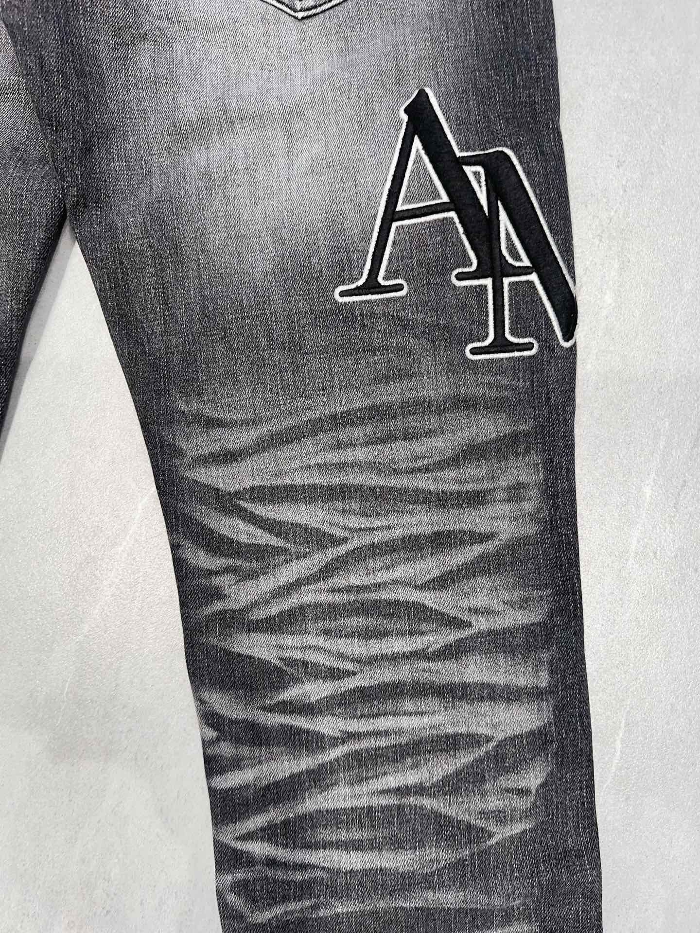 DISTRESSED DENIM “Melody Repair”