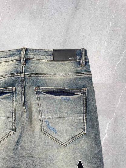 DISTRESSED DENIM “Hanging Distressed Blue”