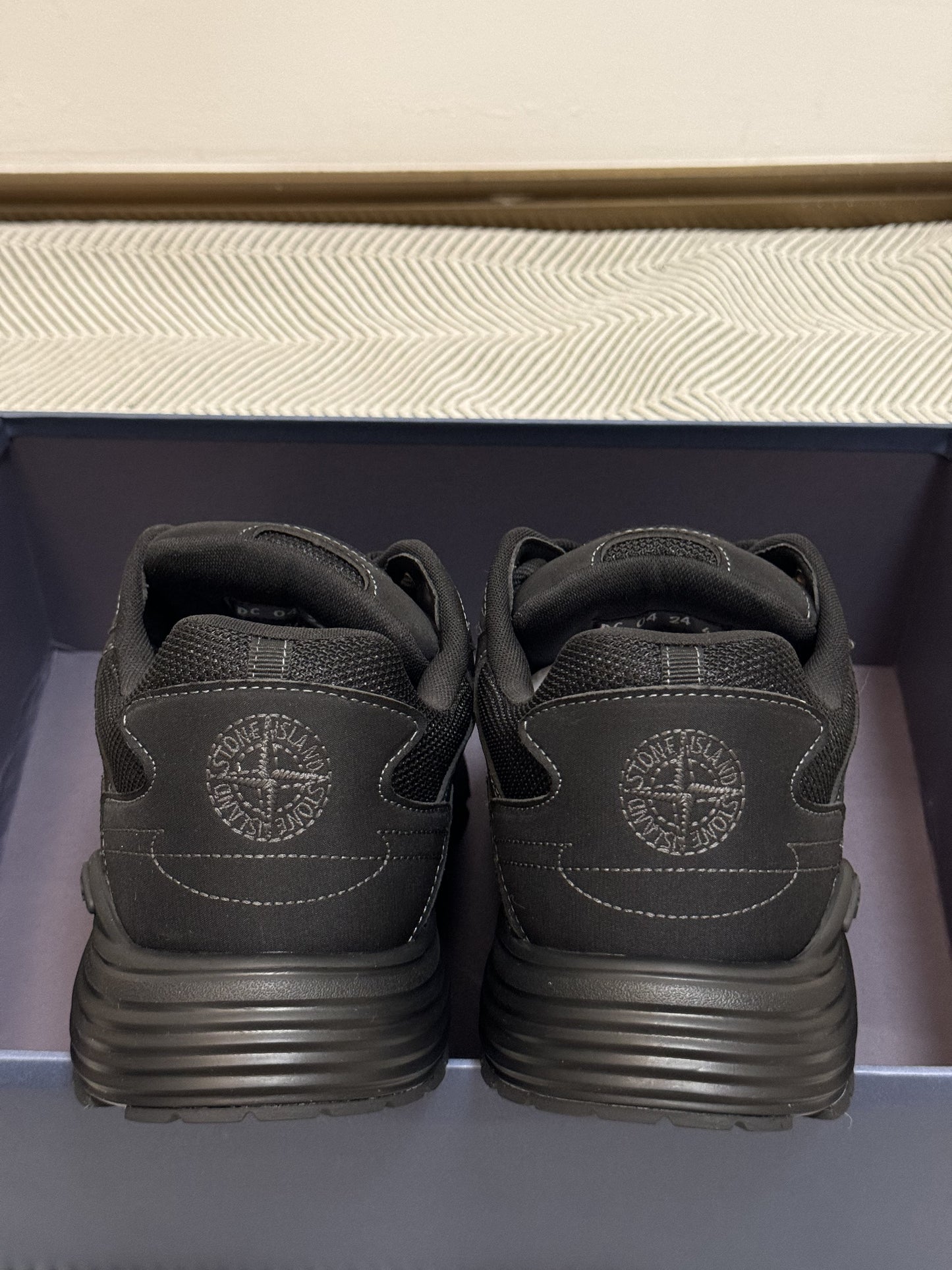 LOW RUNNER B30 “Black”
