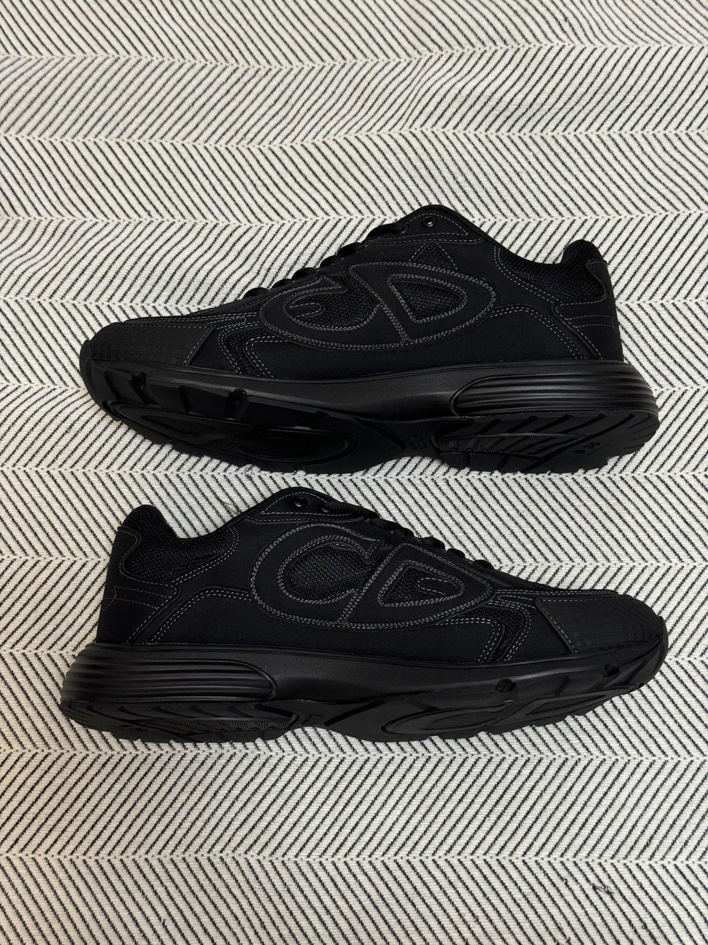 LOW RUNNER B30 “Black”