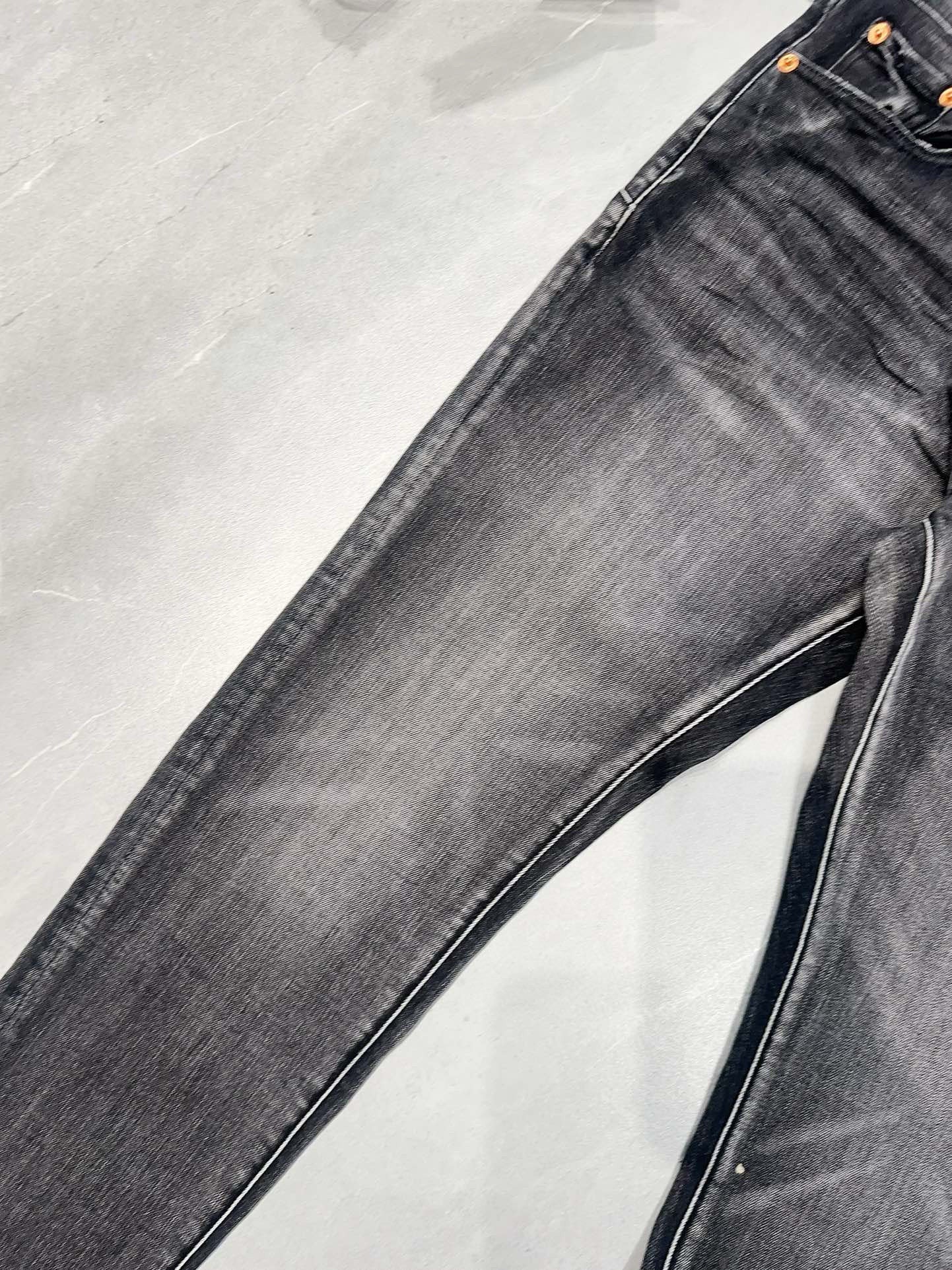 TEXTURED ARCH DENIM “Smoke Gradient”