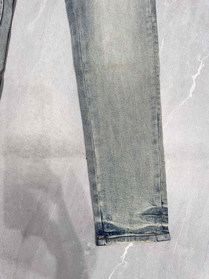DISTRESSED DENIM “Hanging Distressed Blue”