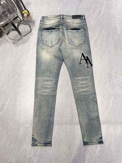 DISTRESSED DENIM “Hanging Distressed Blue”