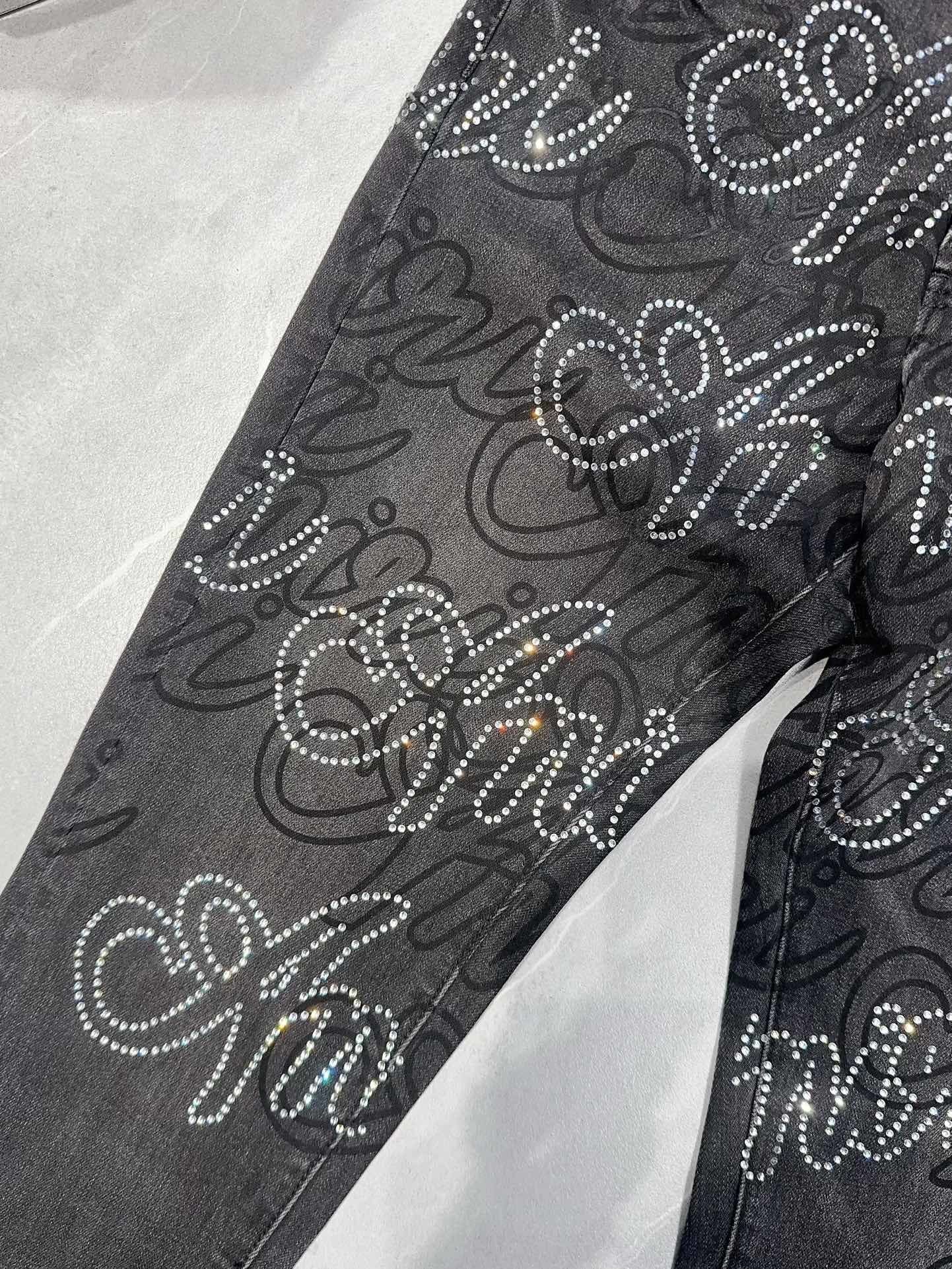 DISTRESSED DENIM “Seamless”