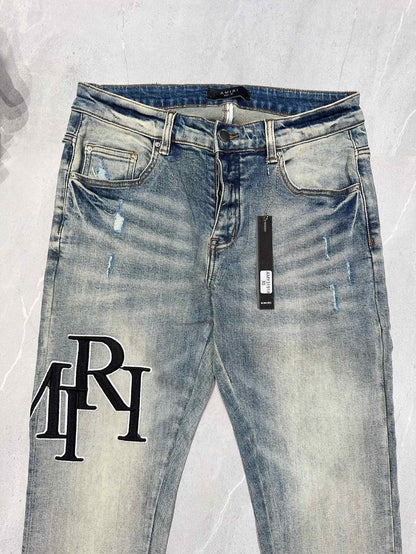 DISTRESSED DENIM “Hanging Distressed Blue”