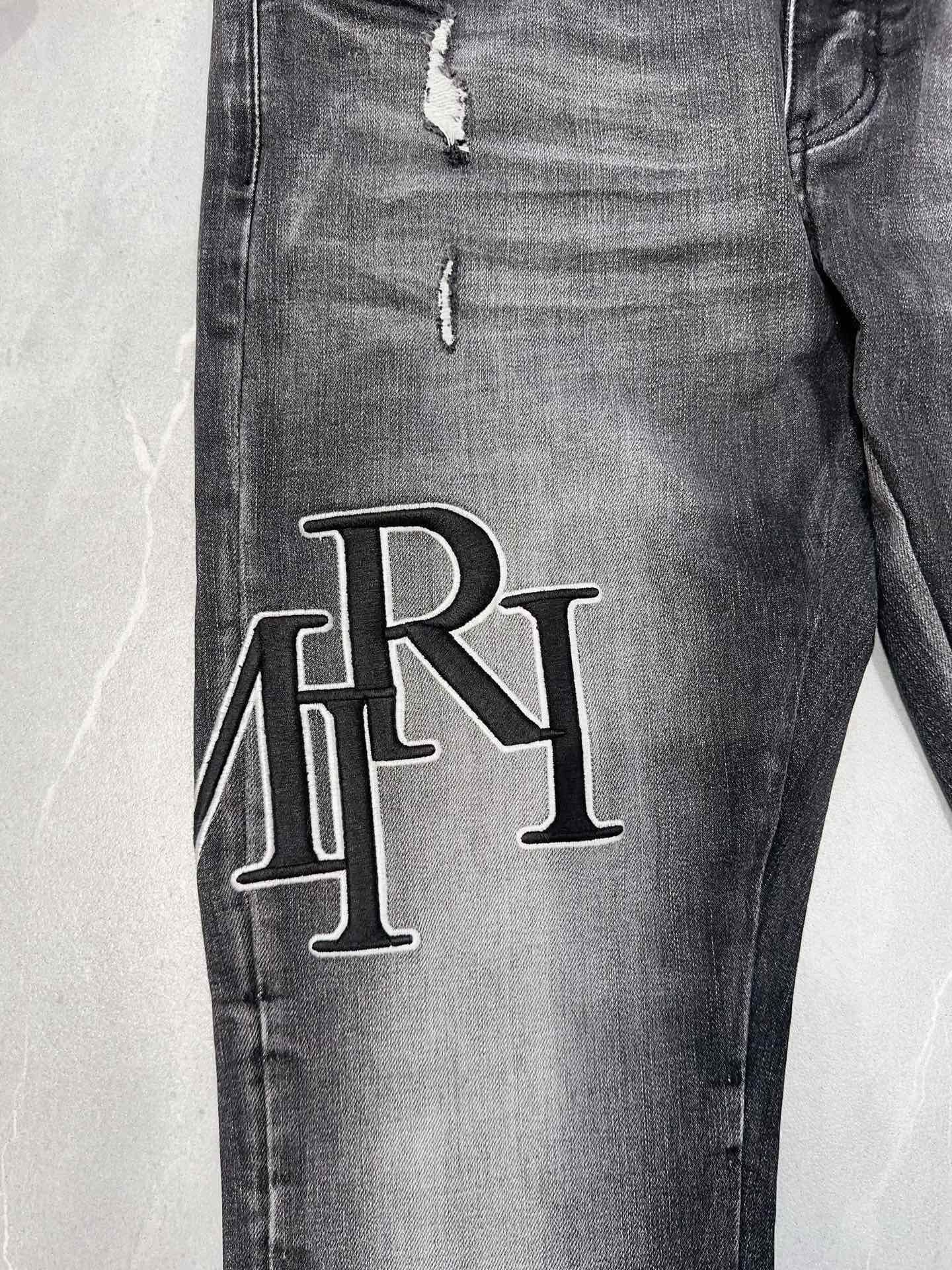 DISTRESSED DENIM “Melody Repair”