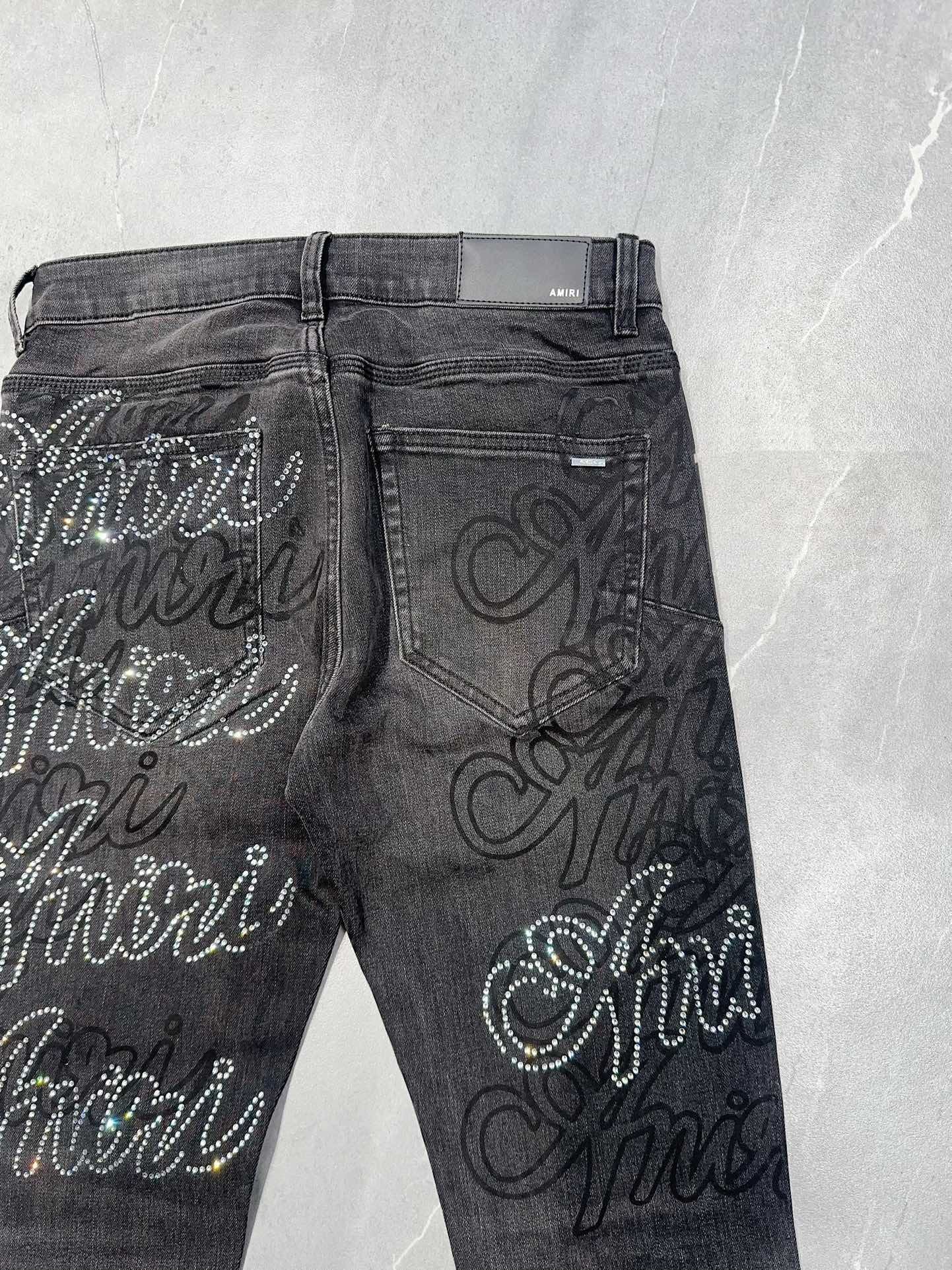 DISTRESSED DENIM “Seamless”