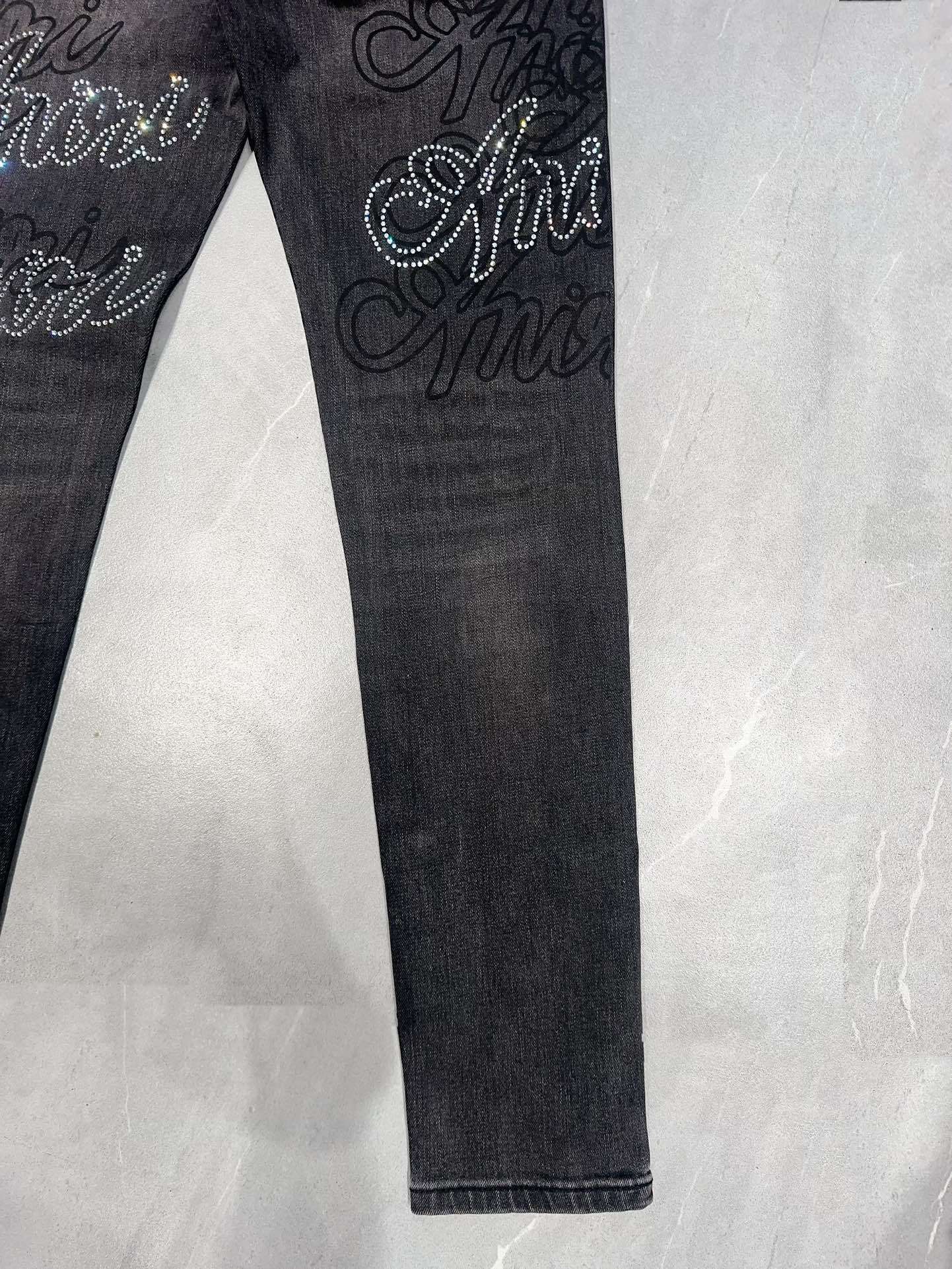 DISTRESSED DENIM “Seamless”