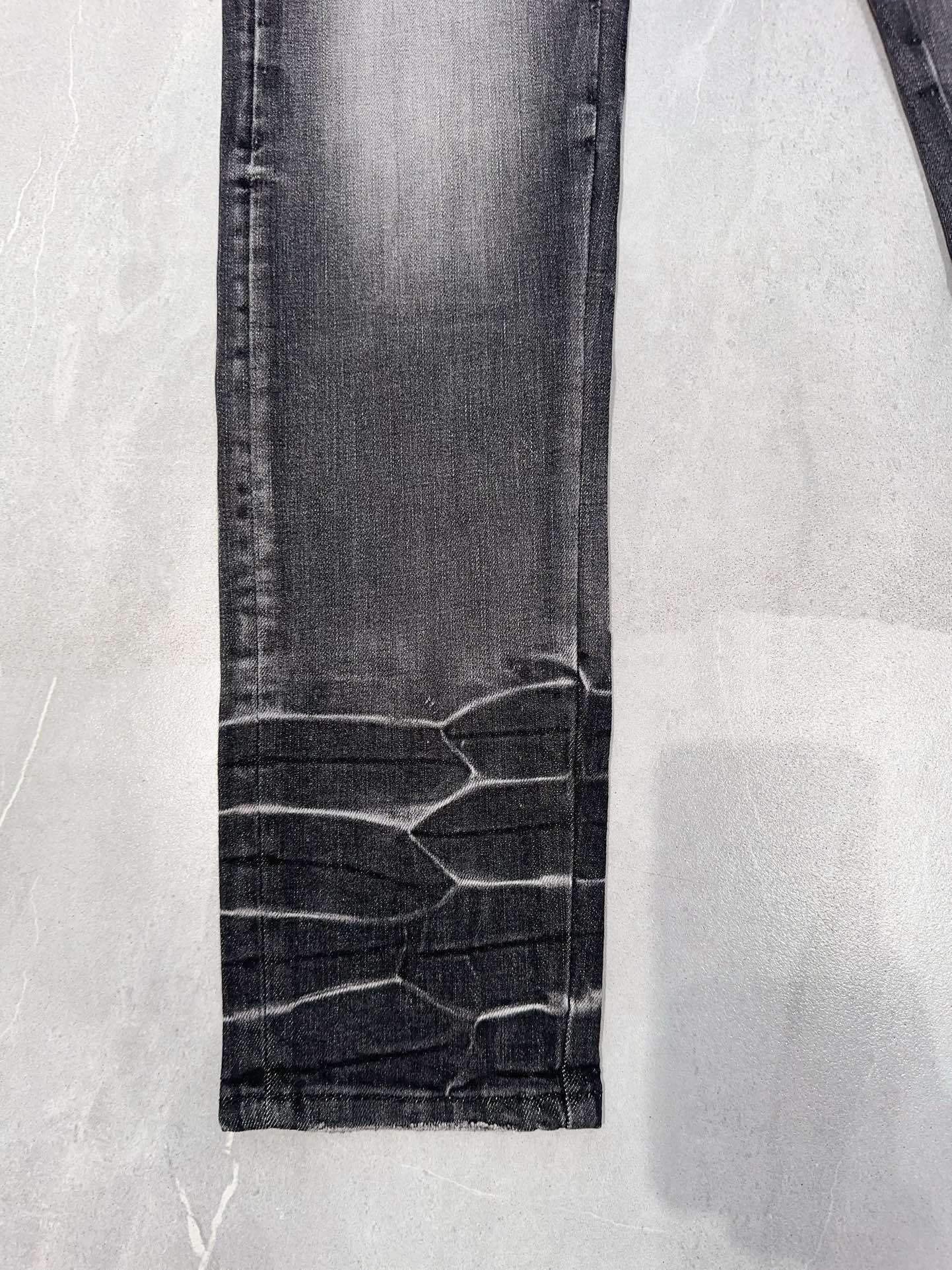 DISTRESSED DENIM “Melody Repair”