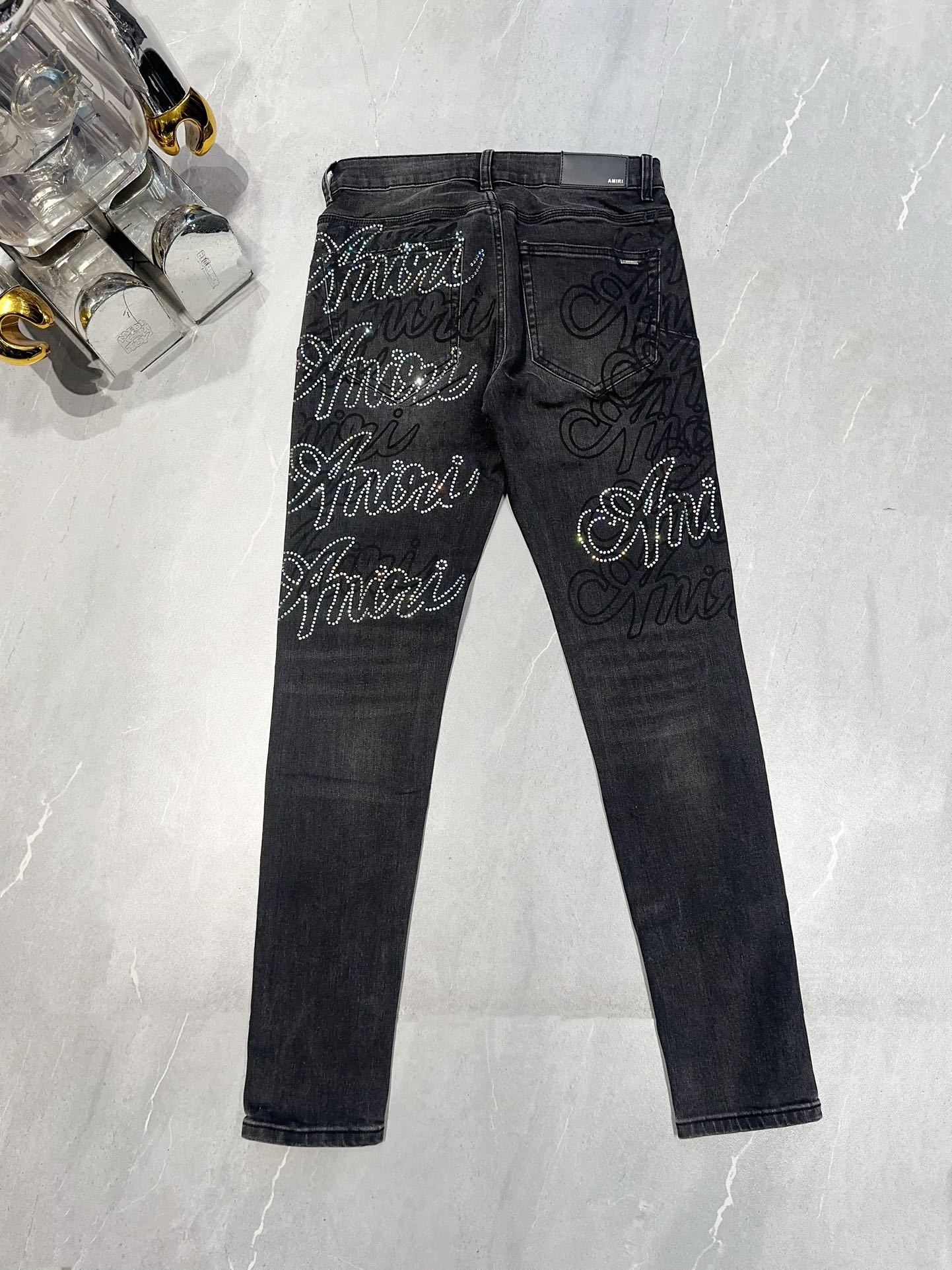 DISTRESSED DENIM “Seamless”