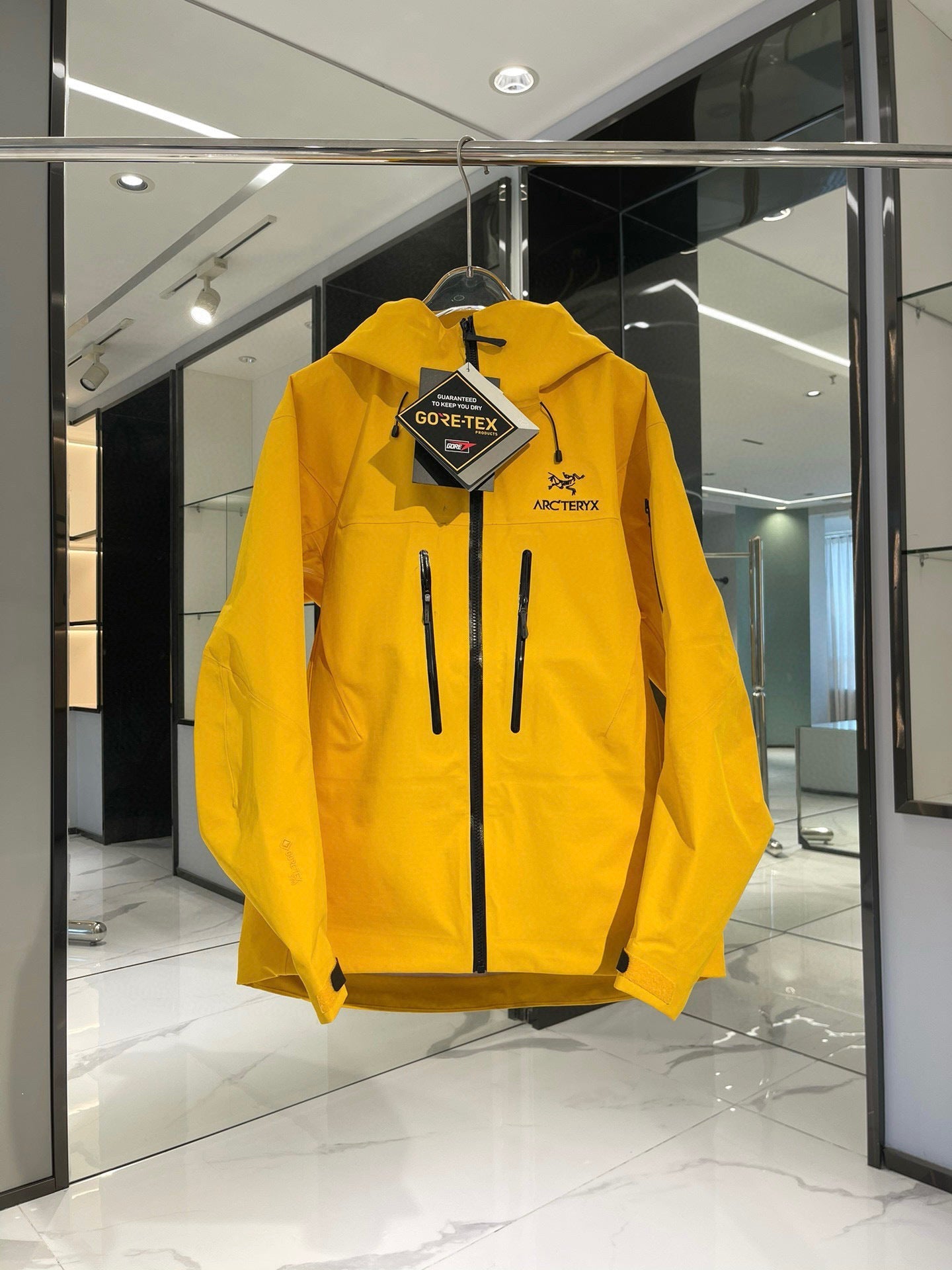 CLIMBERS WINDSHELL “Egyptian Orange”