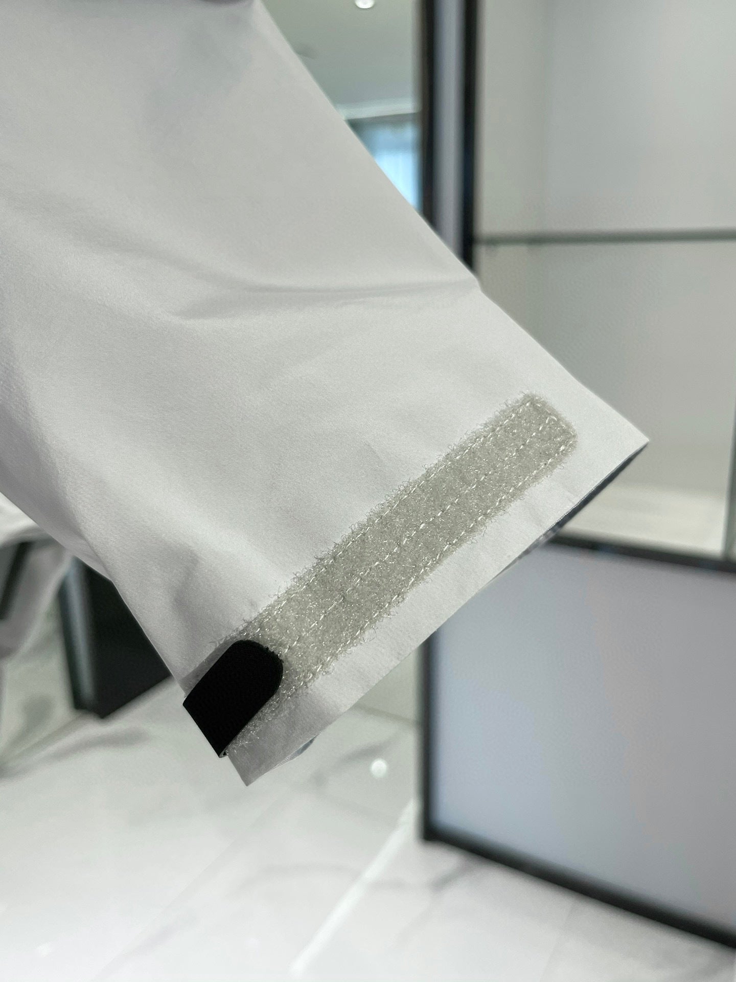 CLIMBERS WINDSHELL “White Grey”