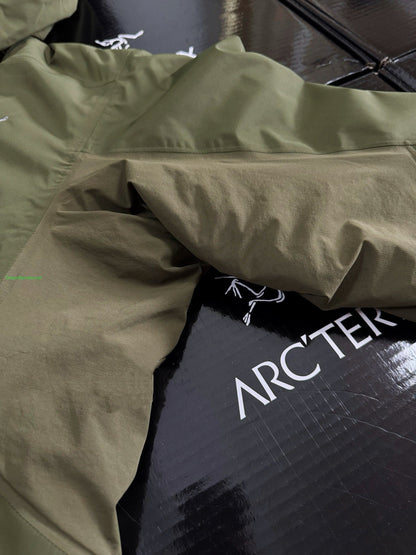 CLIMBERS WINDSHELL “Military Green”