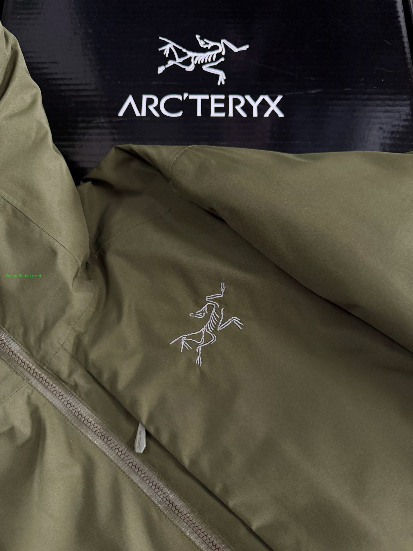 CLIMBERS WINDSHELL “Military Green”