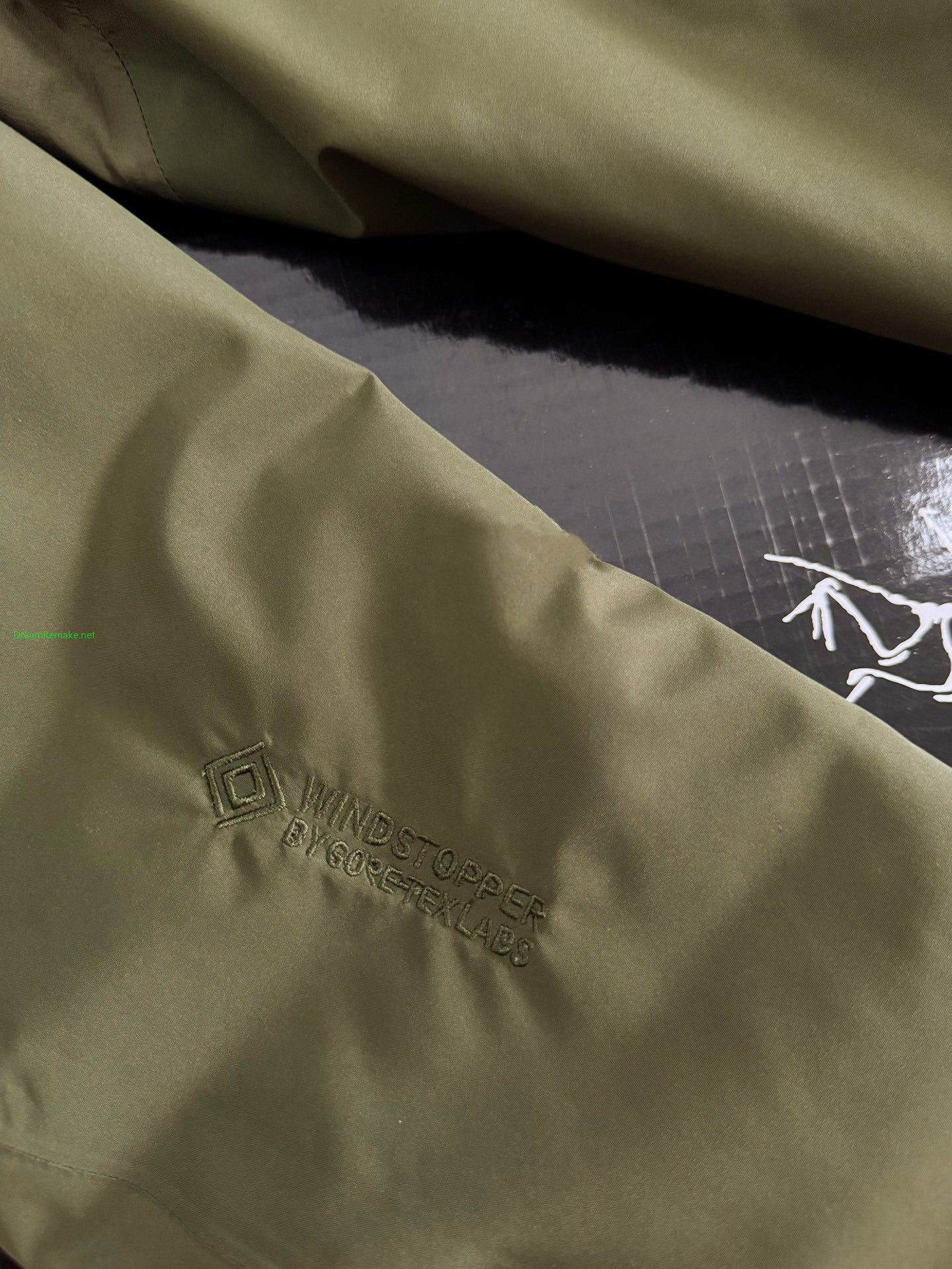 CLIMBERS WINDSHELL “Military Green”