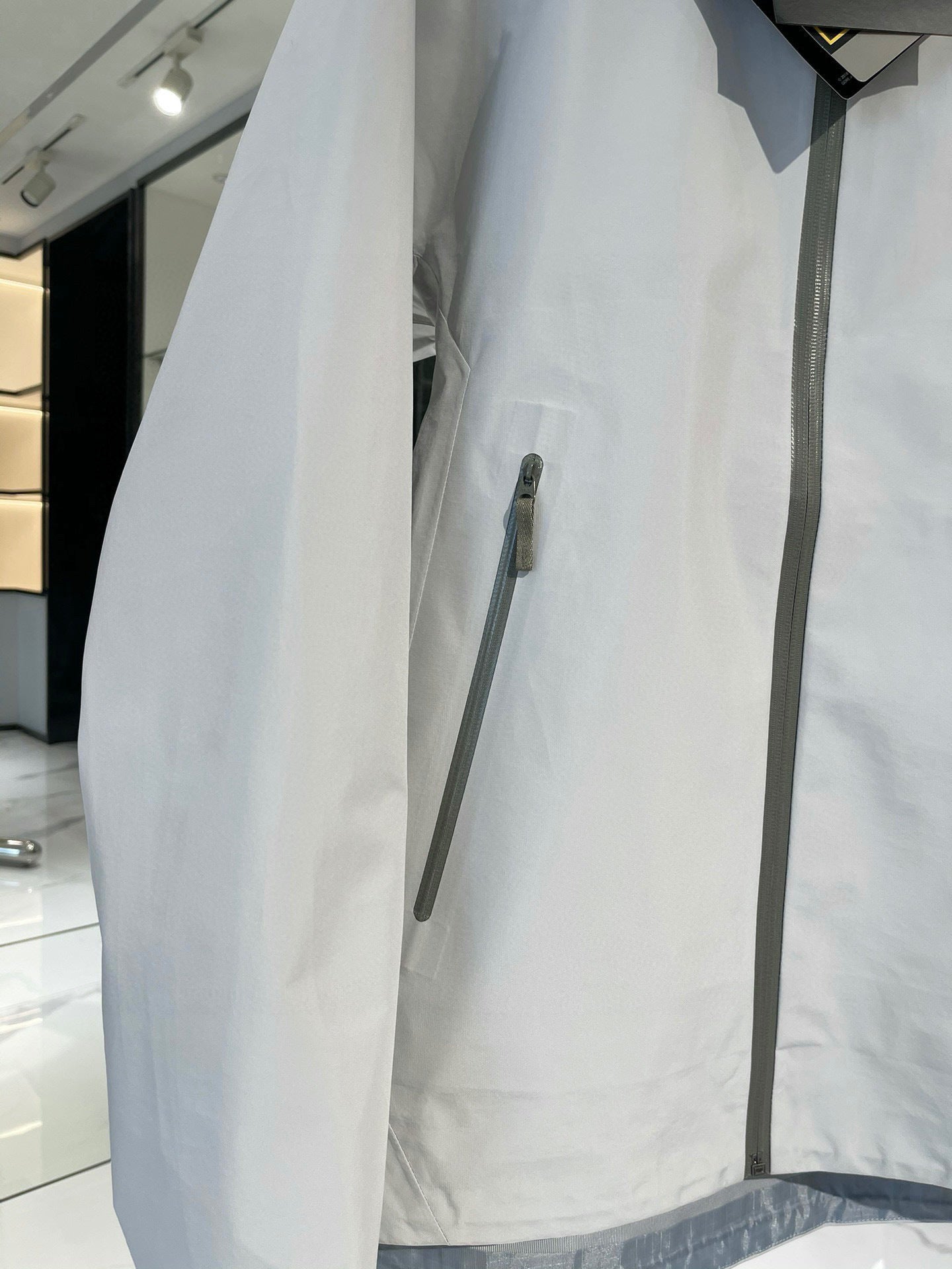 CLIMBERS WINDSHELL “White Grey”
