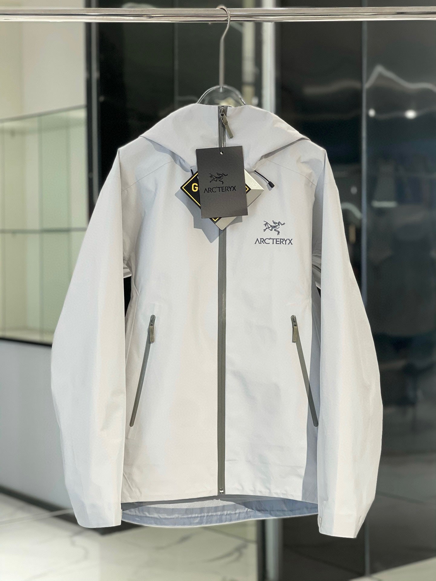 CLIMBERS WINDSHELL “White Grey”