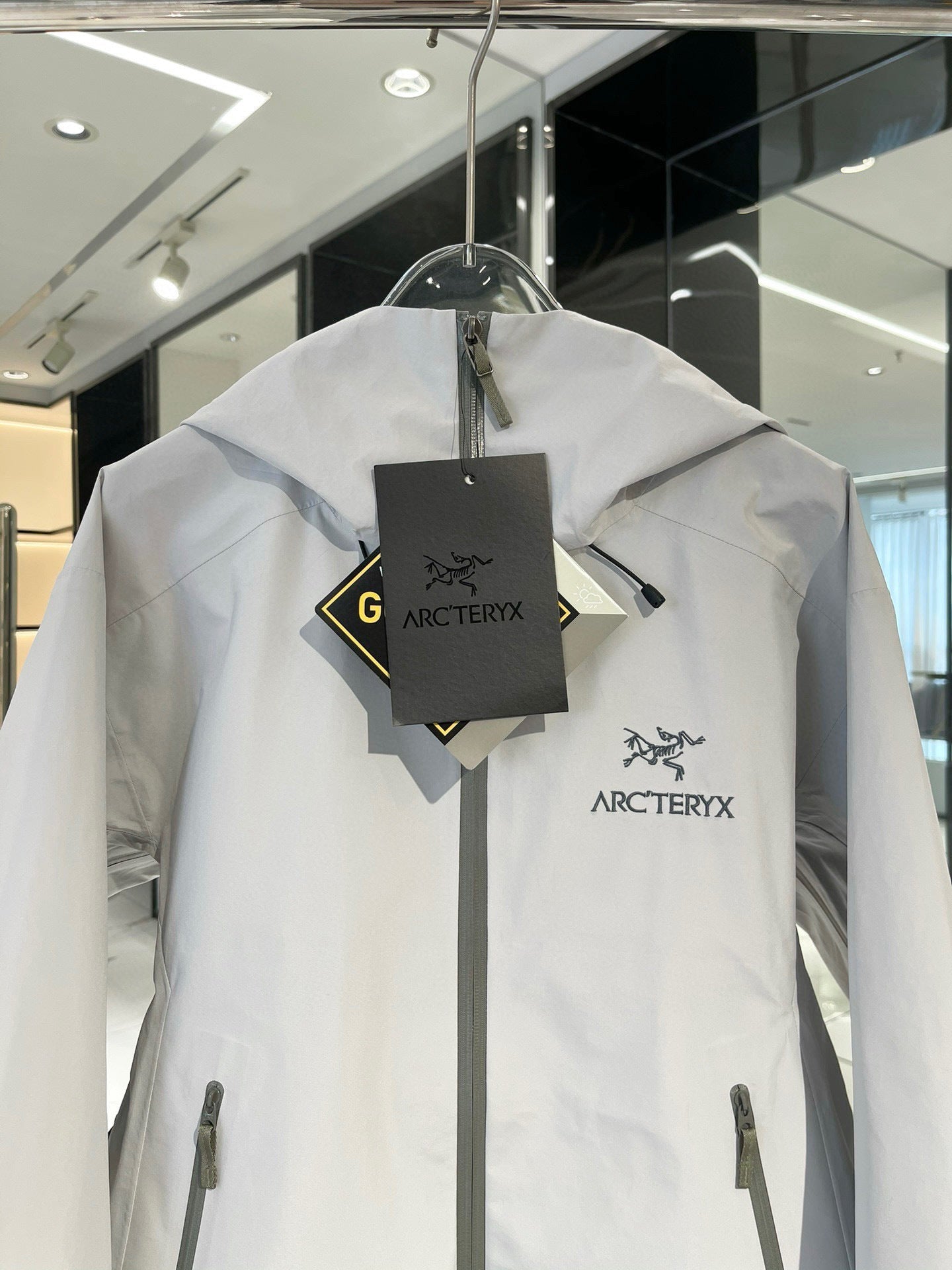CLIMBERS WINDSHELL “White Grey”