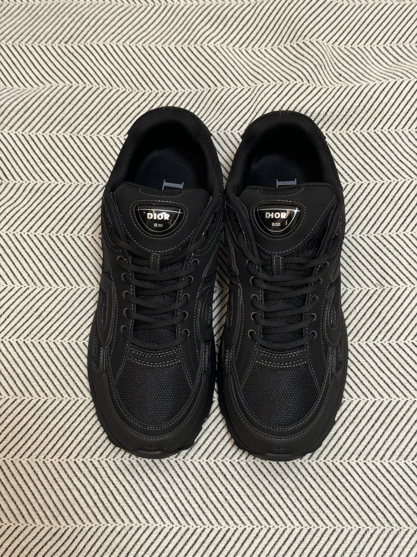 LOW RUNNER B30 “Black”
