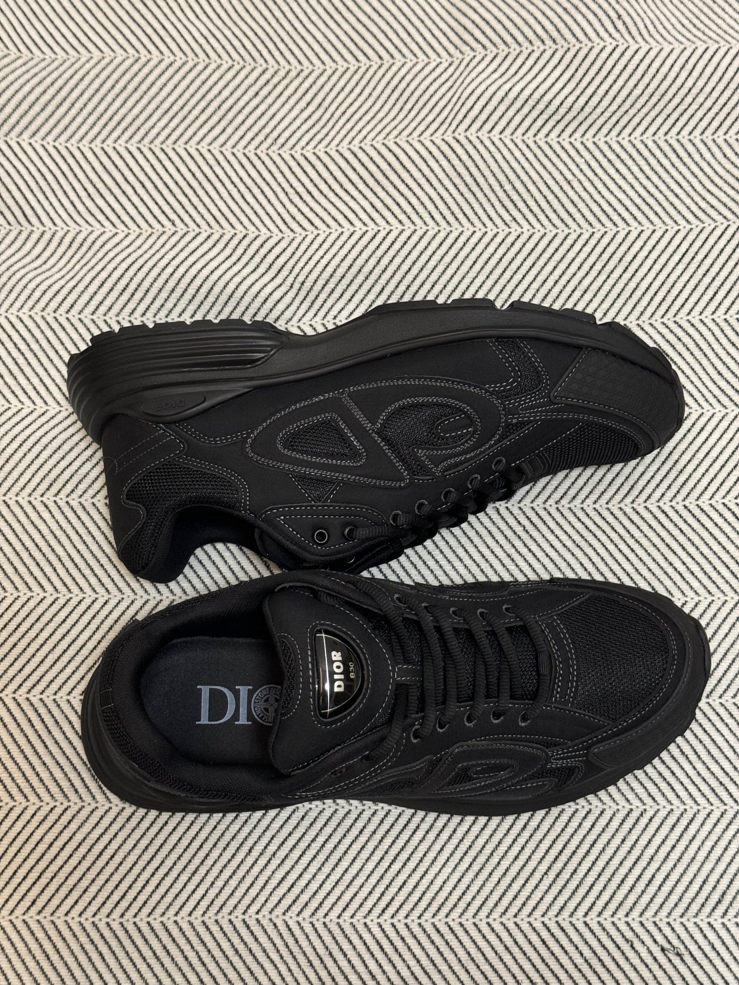 LOW RUNNER B30 “Black”
