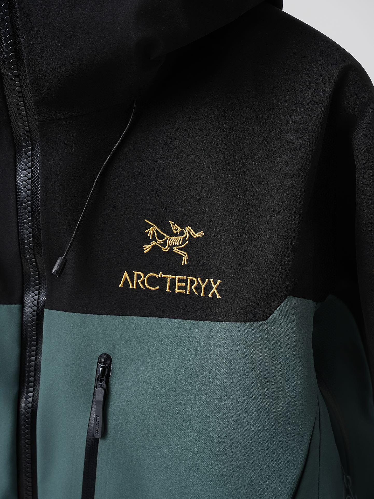 CLIMBERS WINDSHELL “Black Green”