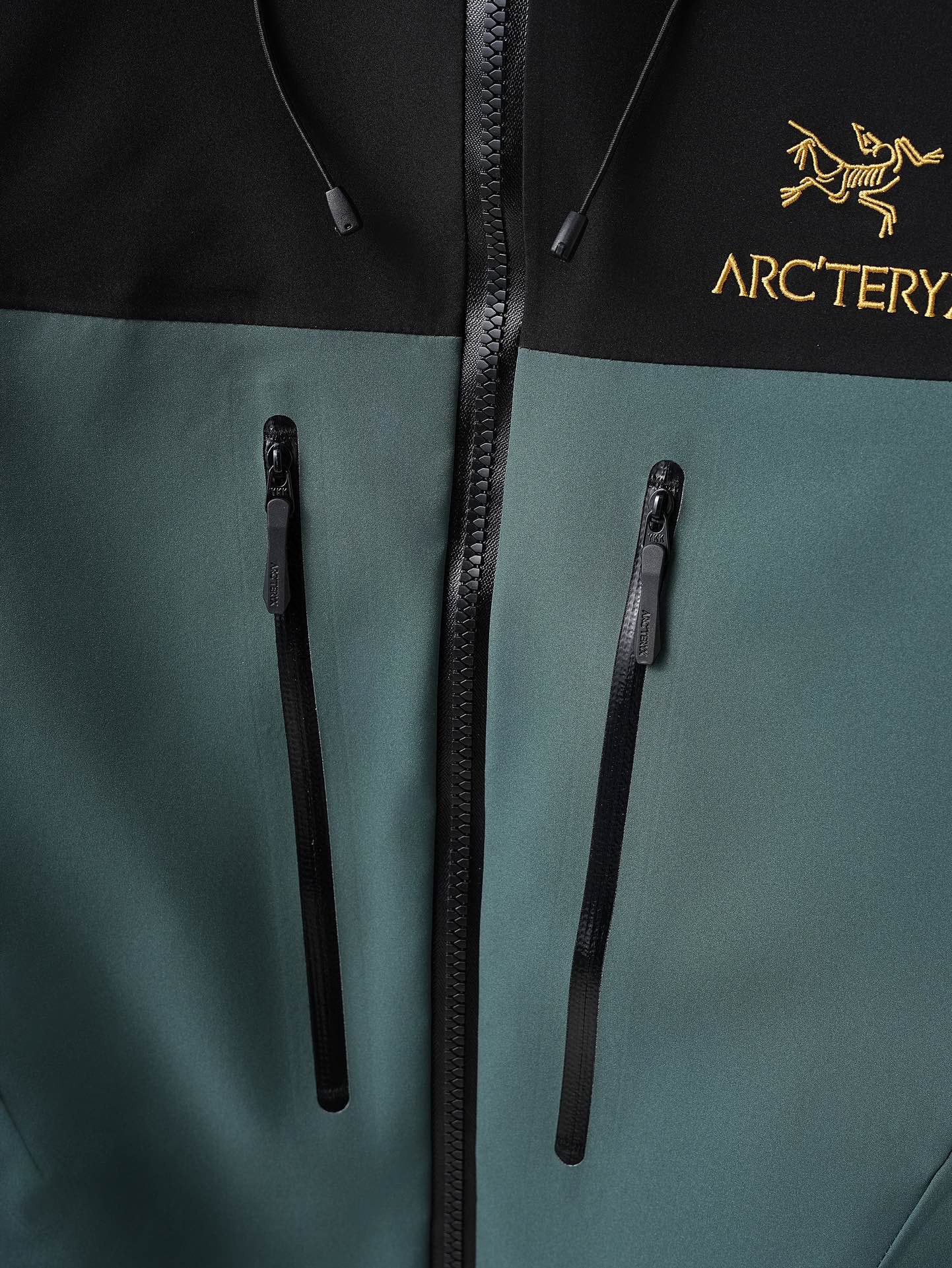CLIMBERS WINDSHELL “Black Green”