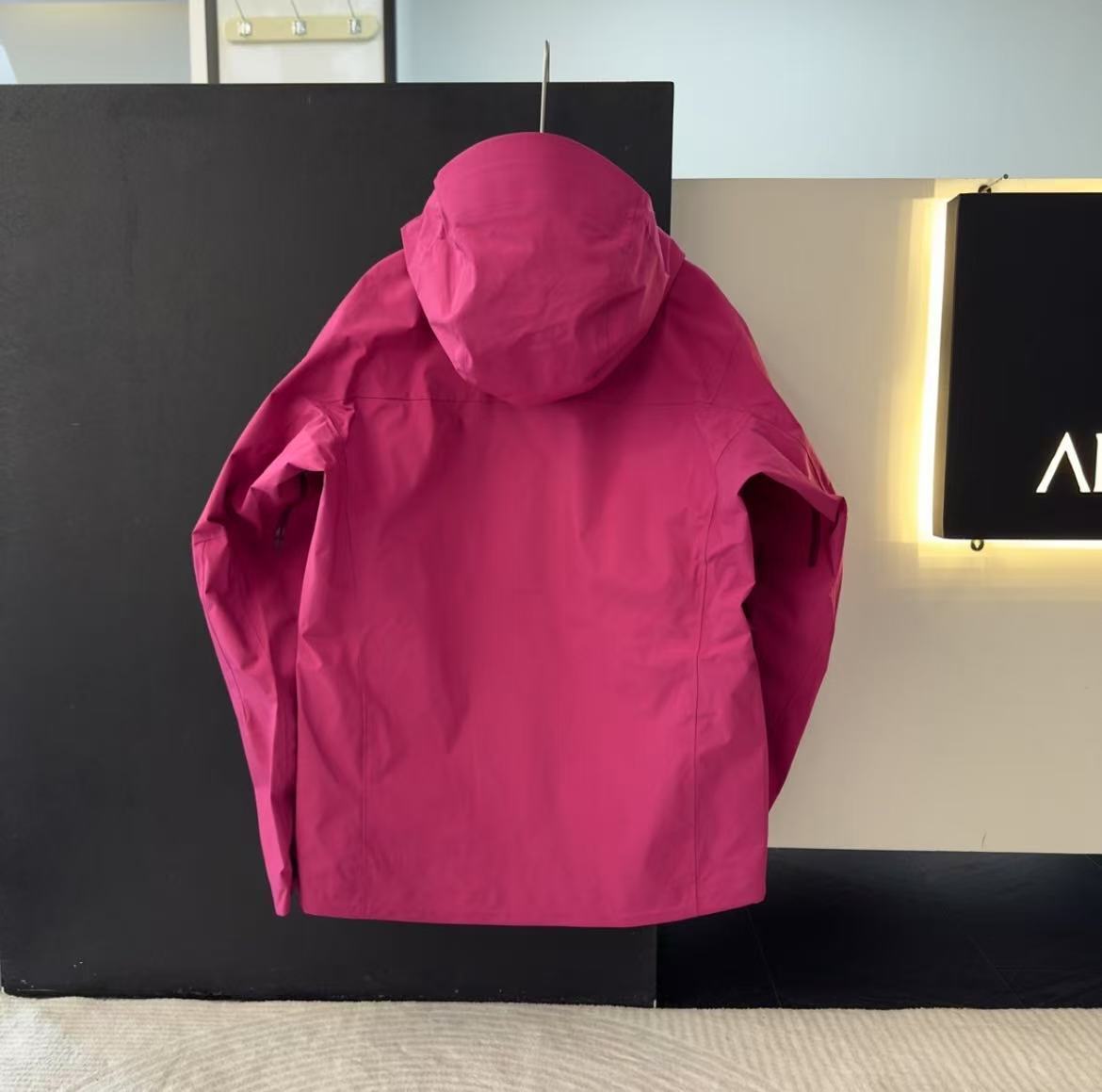 CLIMBERS WINDSHELL “Rose Red”