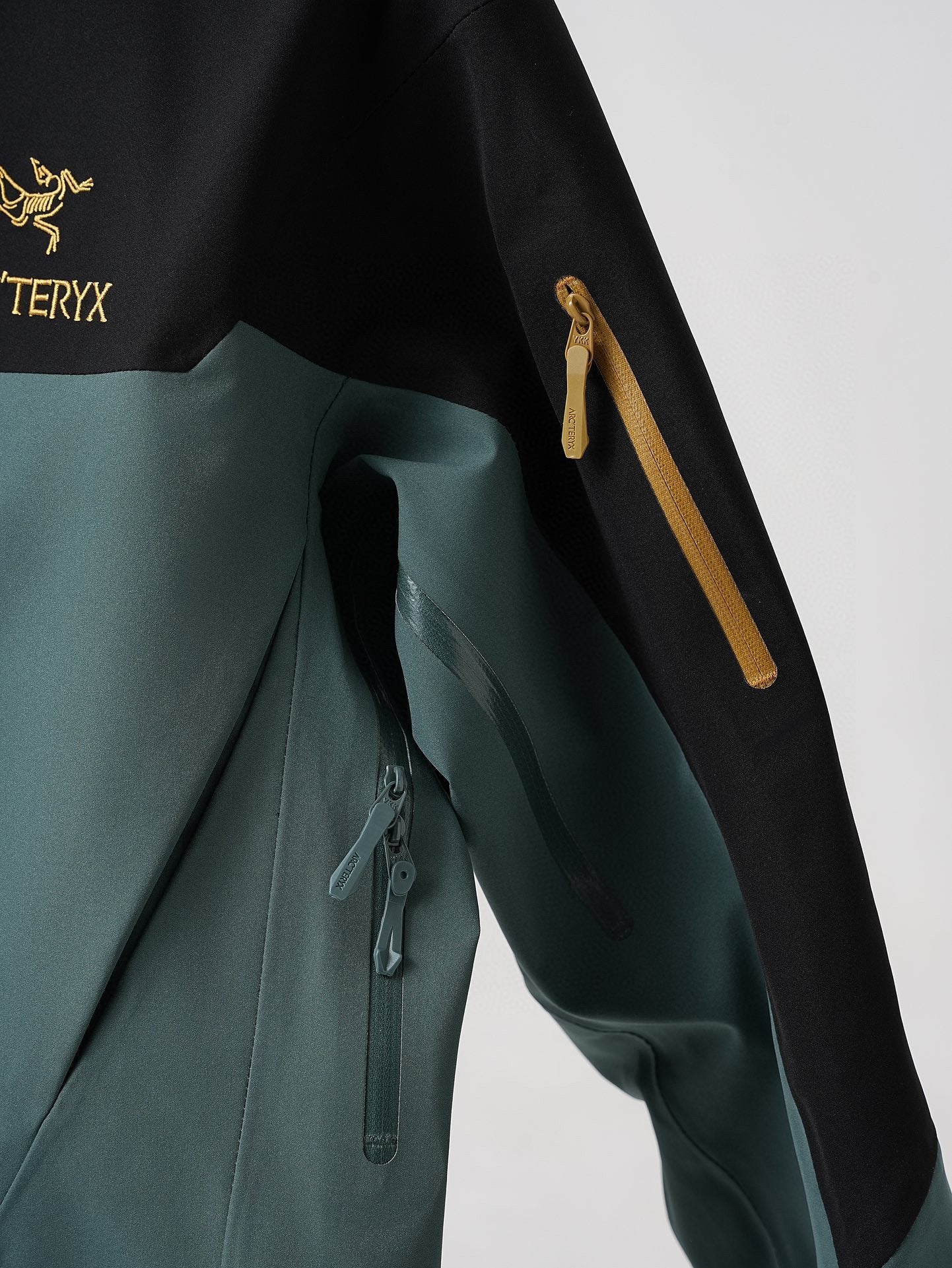 CLIMBERS WINDSHELL “Black Green”