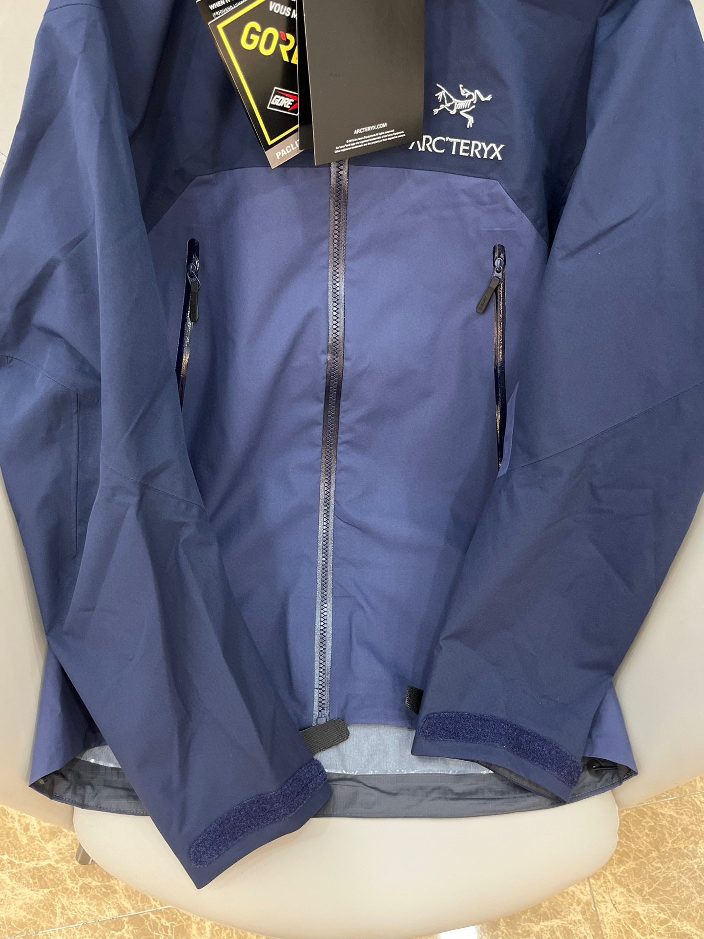 CLIMBERS WINDSHELL “Tibetan Purple”