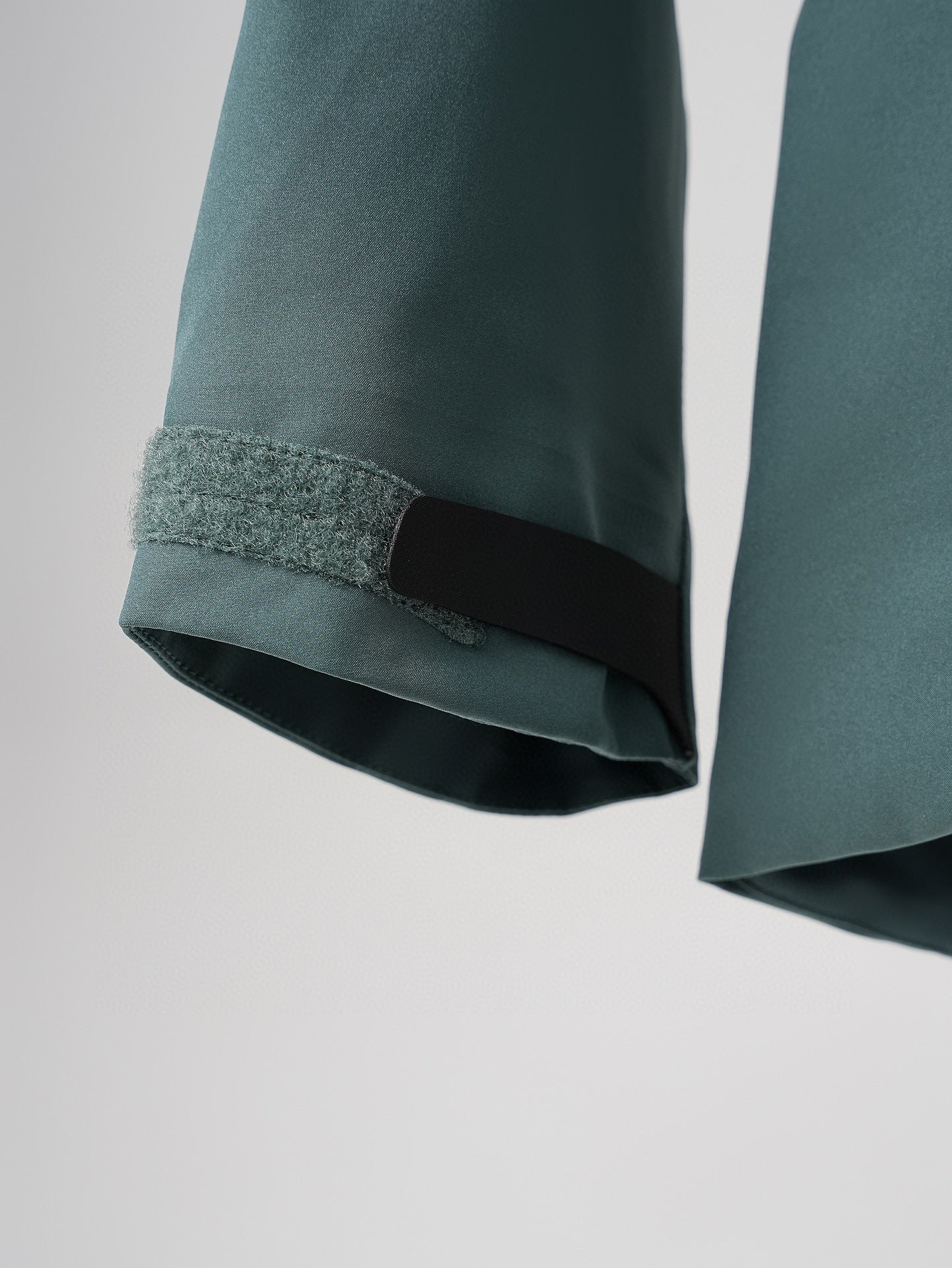 CLIMBERS WINDSHELL “Black Green”