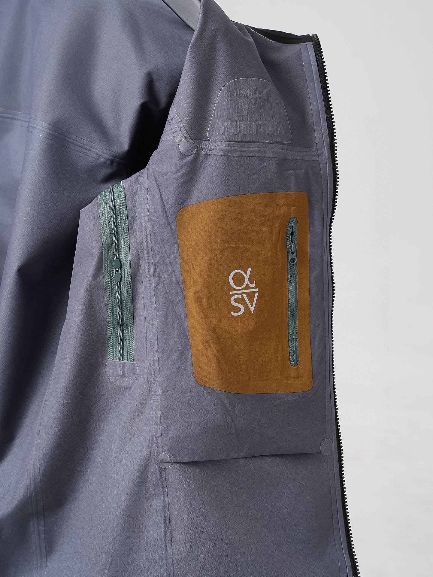 CLIMBERS WINDSHELL “Black Green”