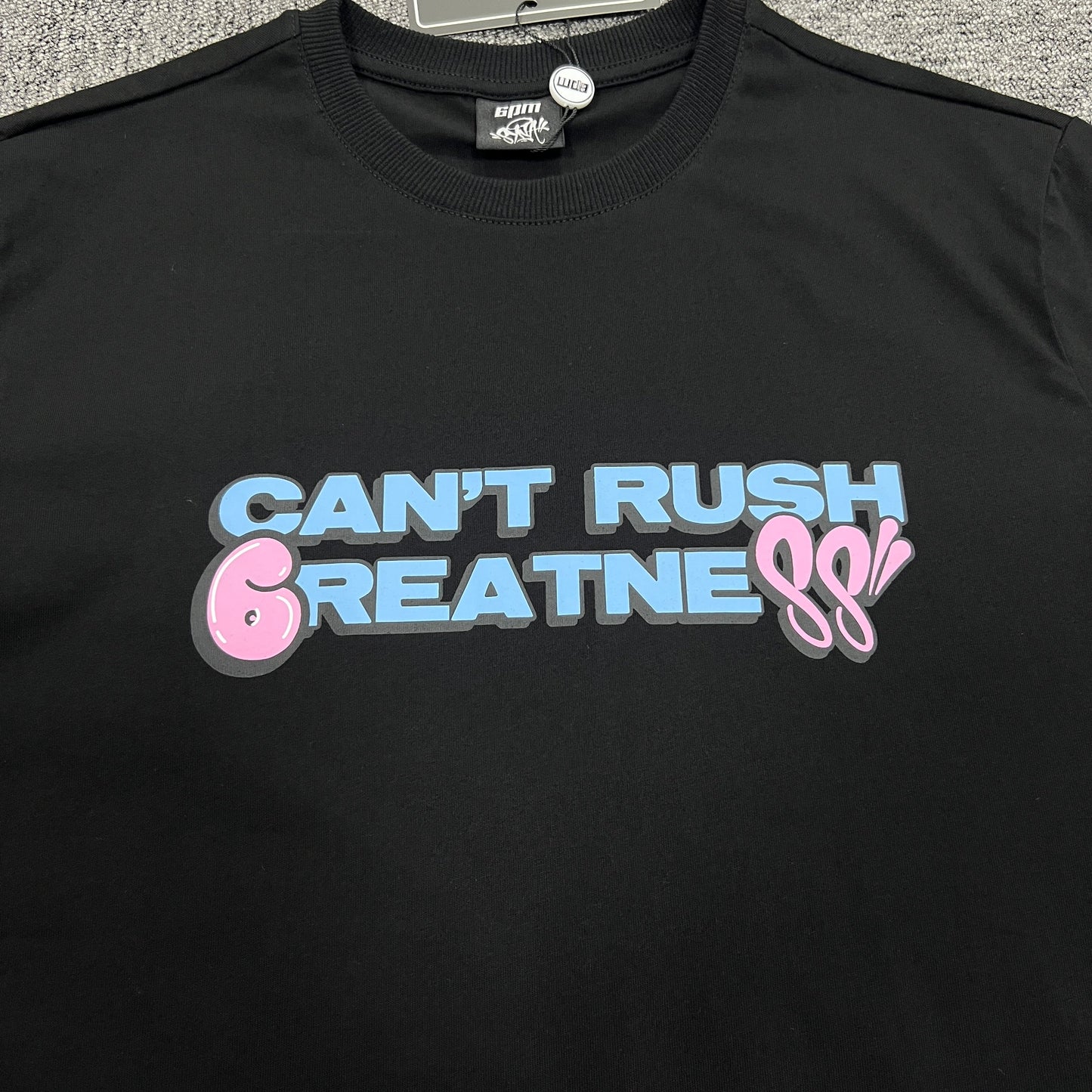 UTILITY GRAPHIC TEE “Can't Rush Greatness”