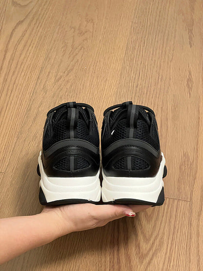 LOW RUNNER B22 “Black & White”
