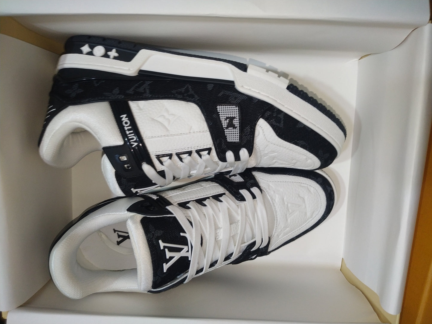 CHUNKY SKATE TRAINER “Black”