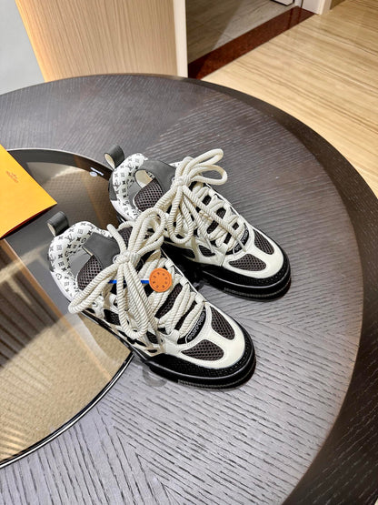 CHUNKY SKATE TRAINER “White Black”