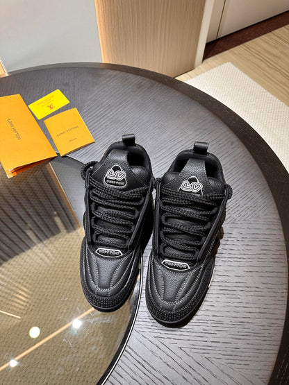 CHUNKY SKATE TRAINER “Carbon Black”