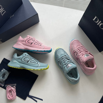 LOW RUNNER B30 “Light Blue Neon”