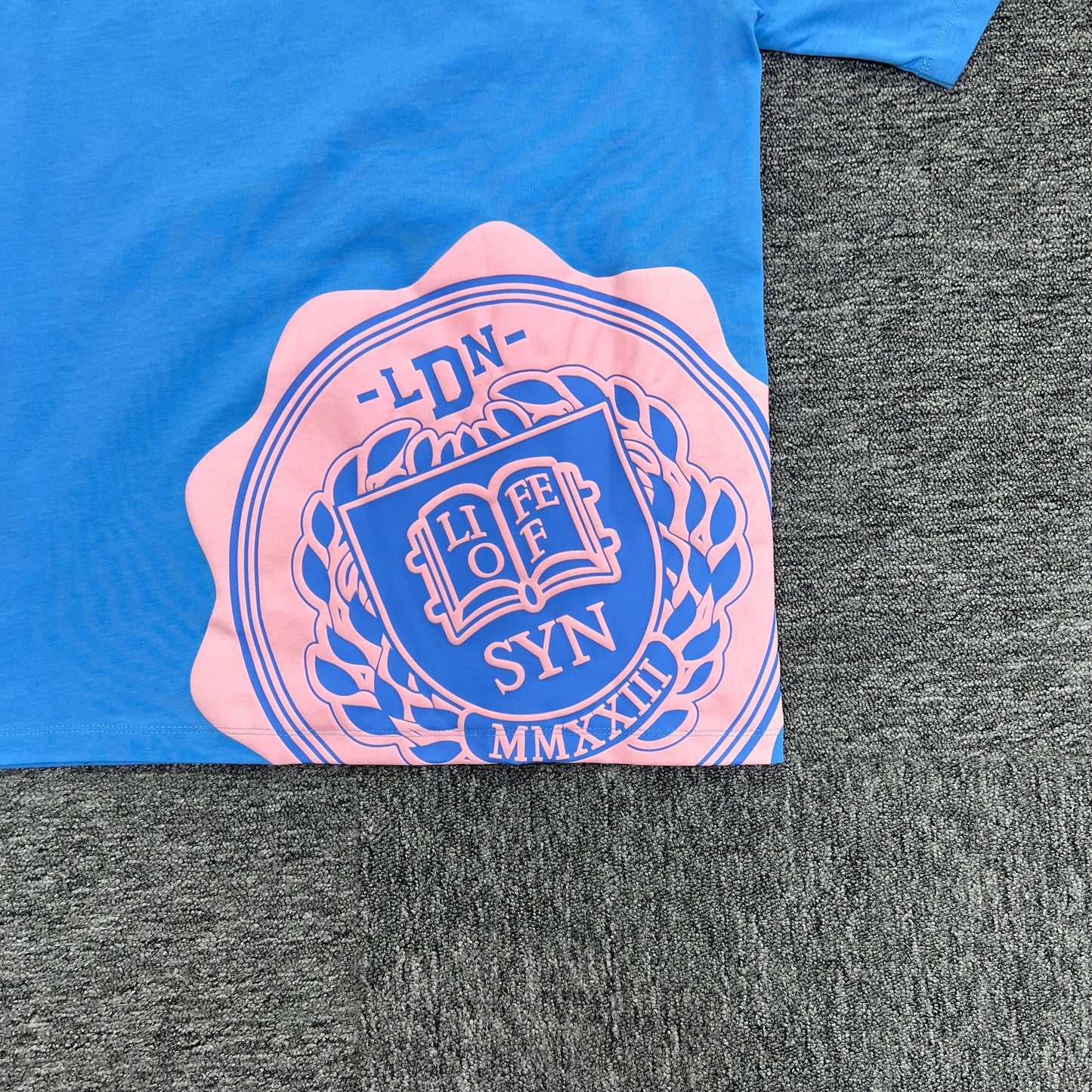 UTILITY GRAPHIC TEE “Pink Blue”
