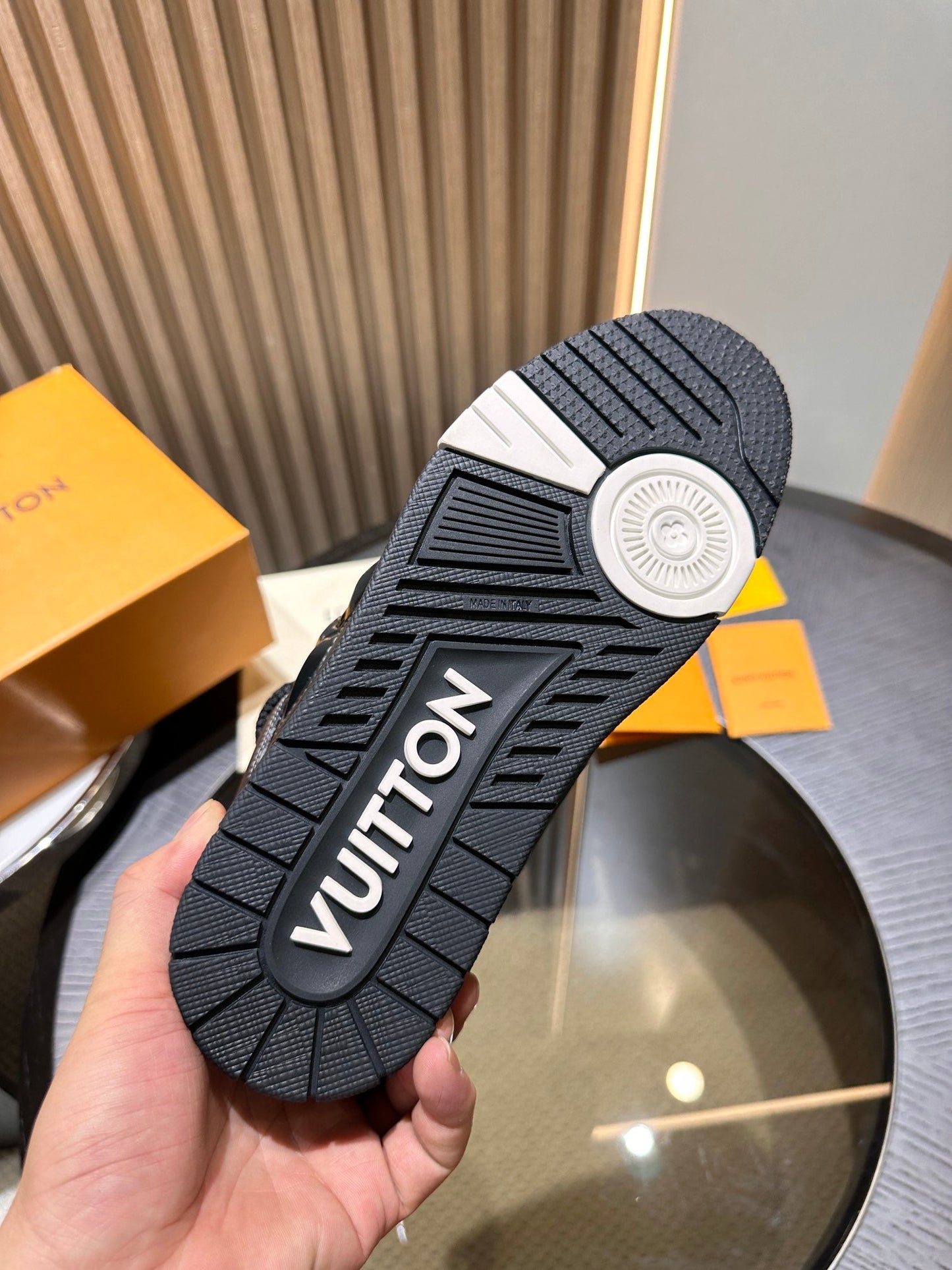 CHUNKY SKATE TRAINER “Carbon Black”