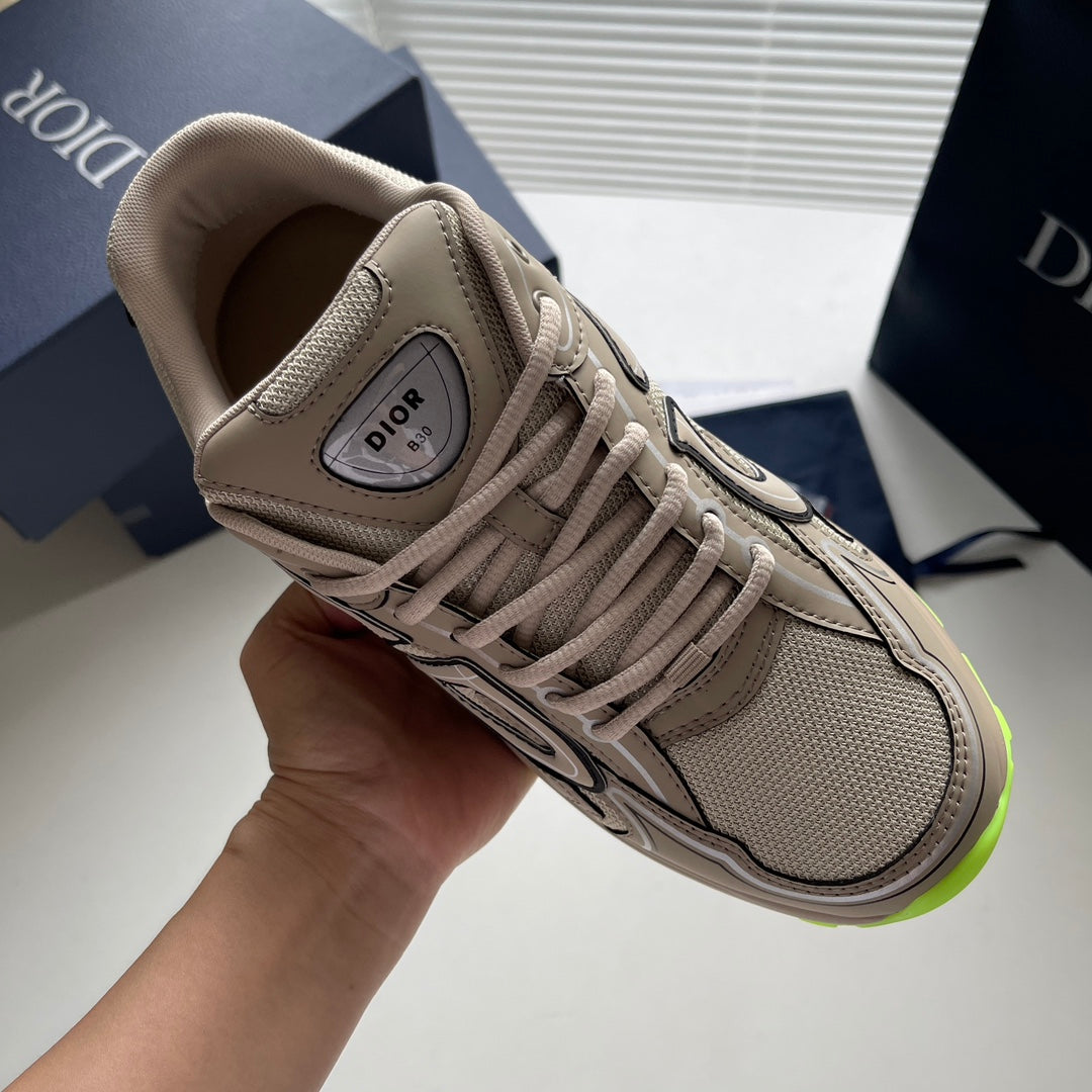 LOW RUNNER B30 “Beige Neon”