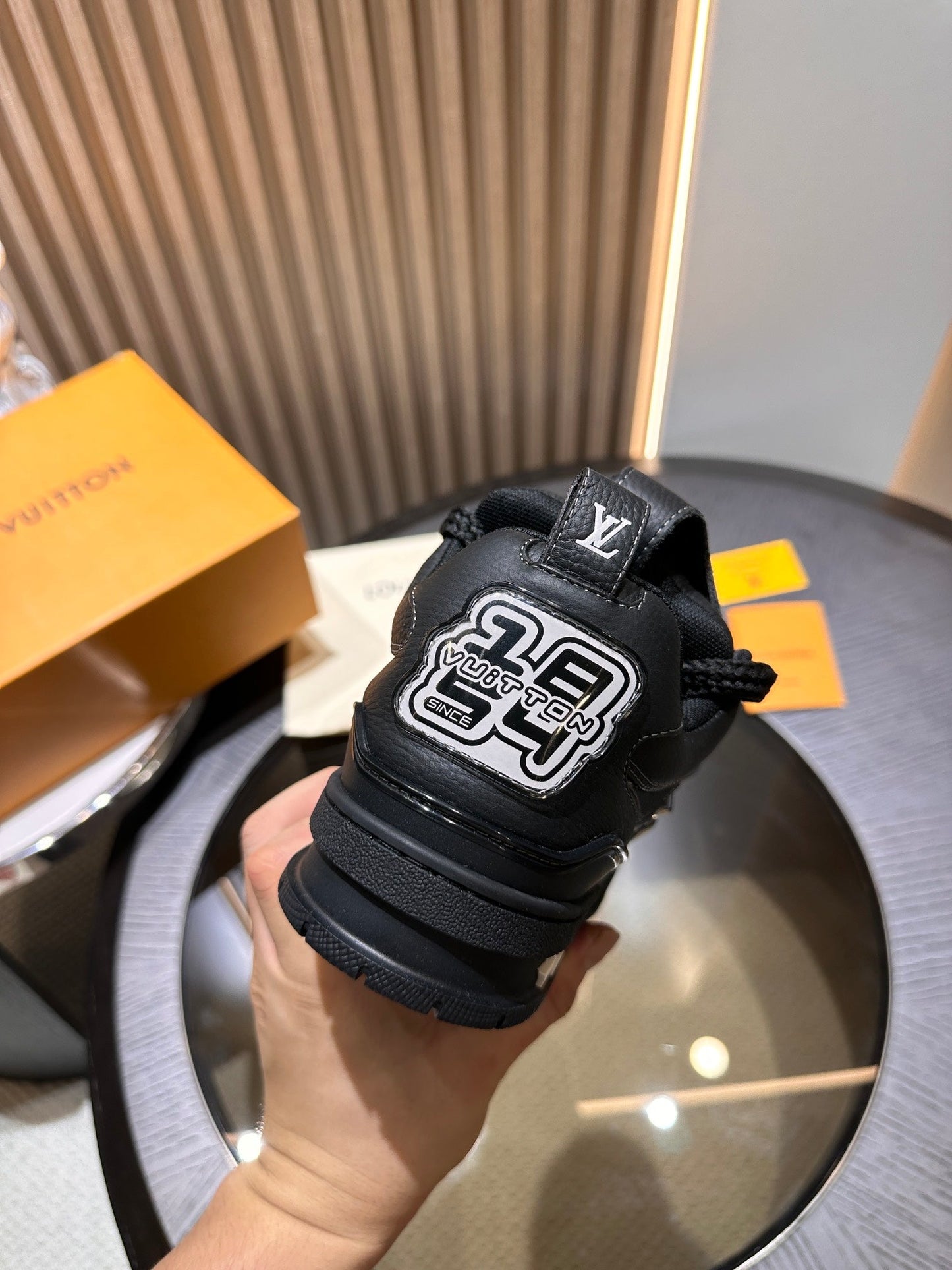 CHUNKY SKATE TRAINER “Carbon Black”