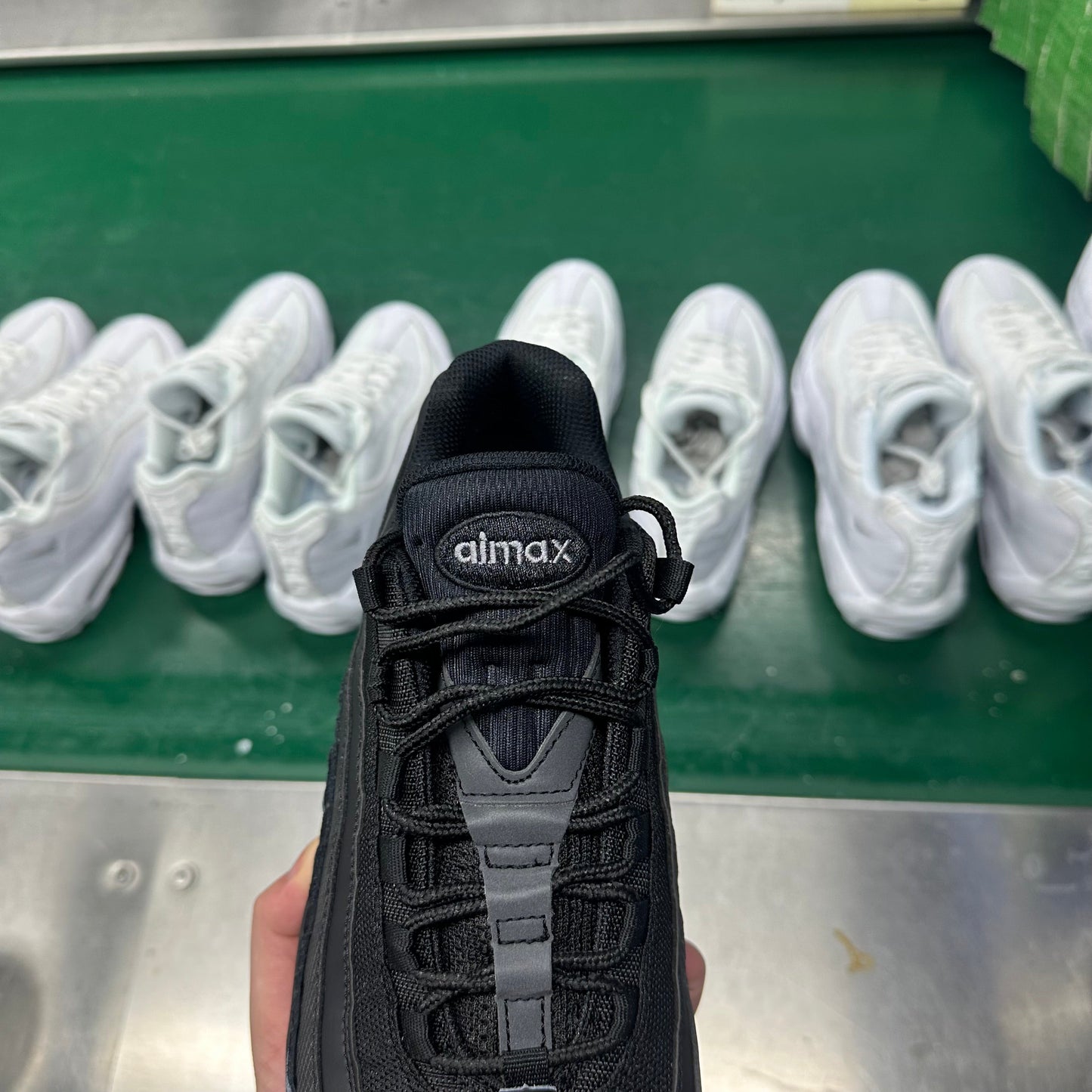 AIR UNIT '95 “Essentials Black”